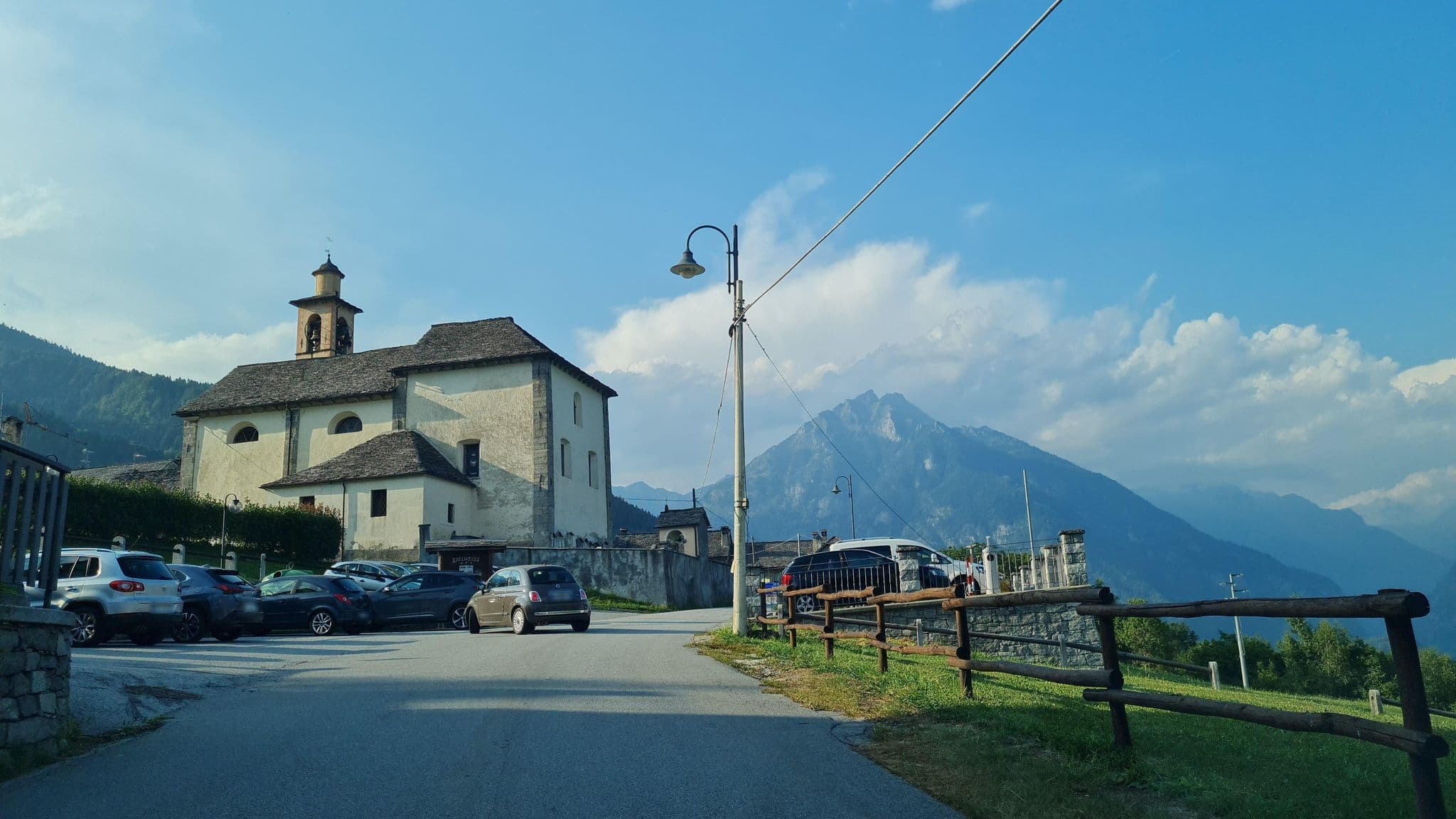 Street view near Hotel Edelweiss LareSpa, Varzo — © laniuscollurio (CC BY-SA · Mapillary)
