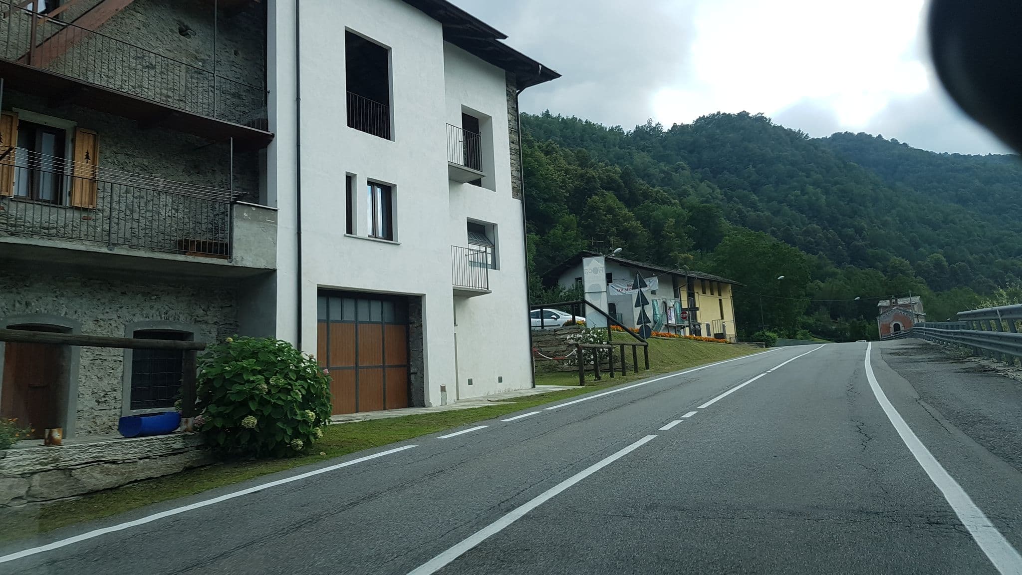 Street view near Candentia, Venasca — © ale_zena_it (CC BY-SA · Mapillary)