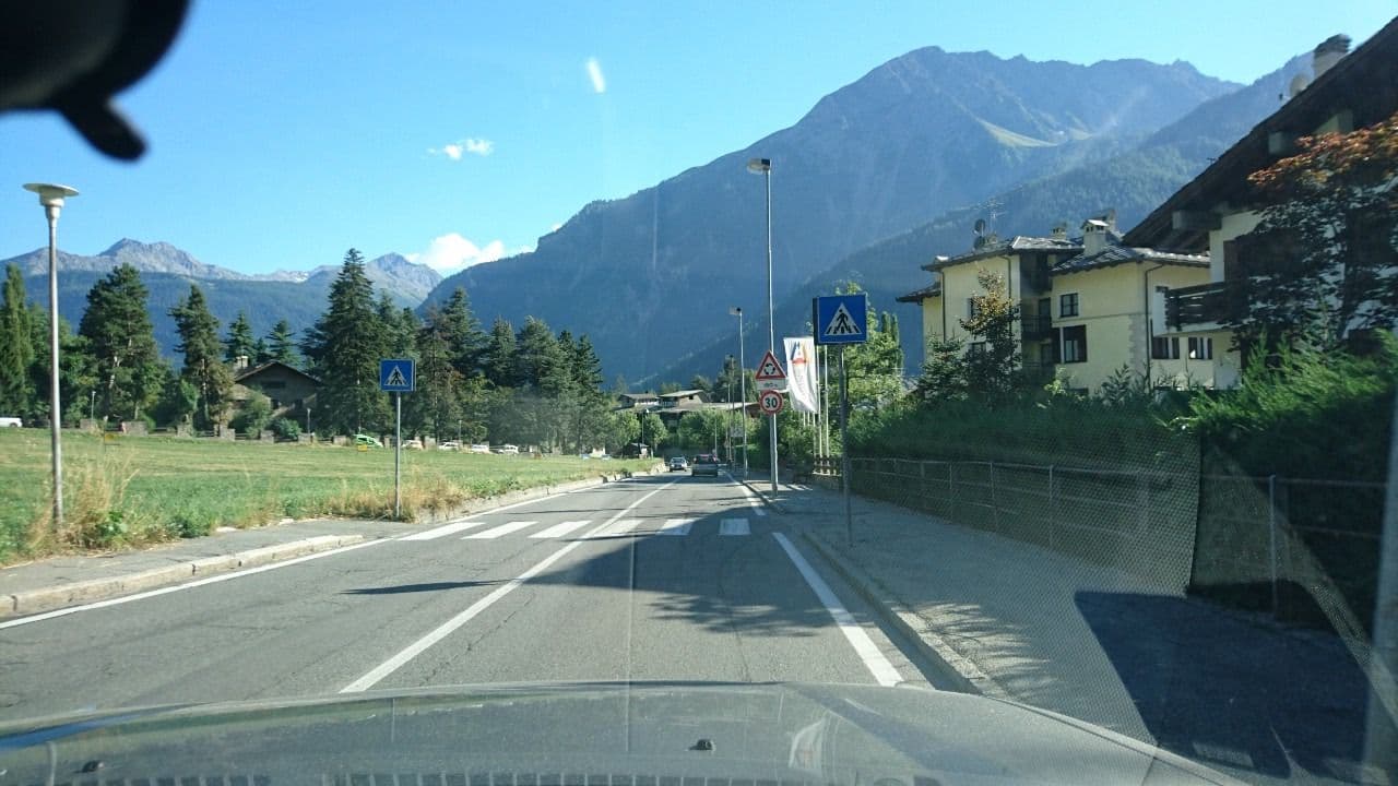 Street view near Albergo del viale, Courmayeur — © voschix (CC BY-SA · Mapillary)