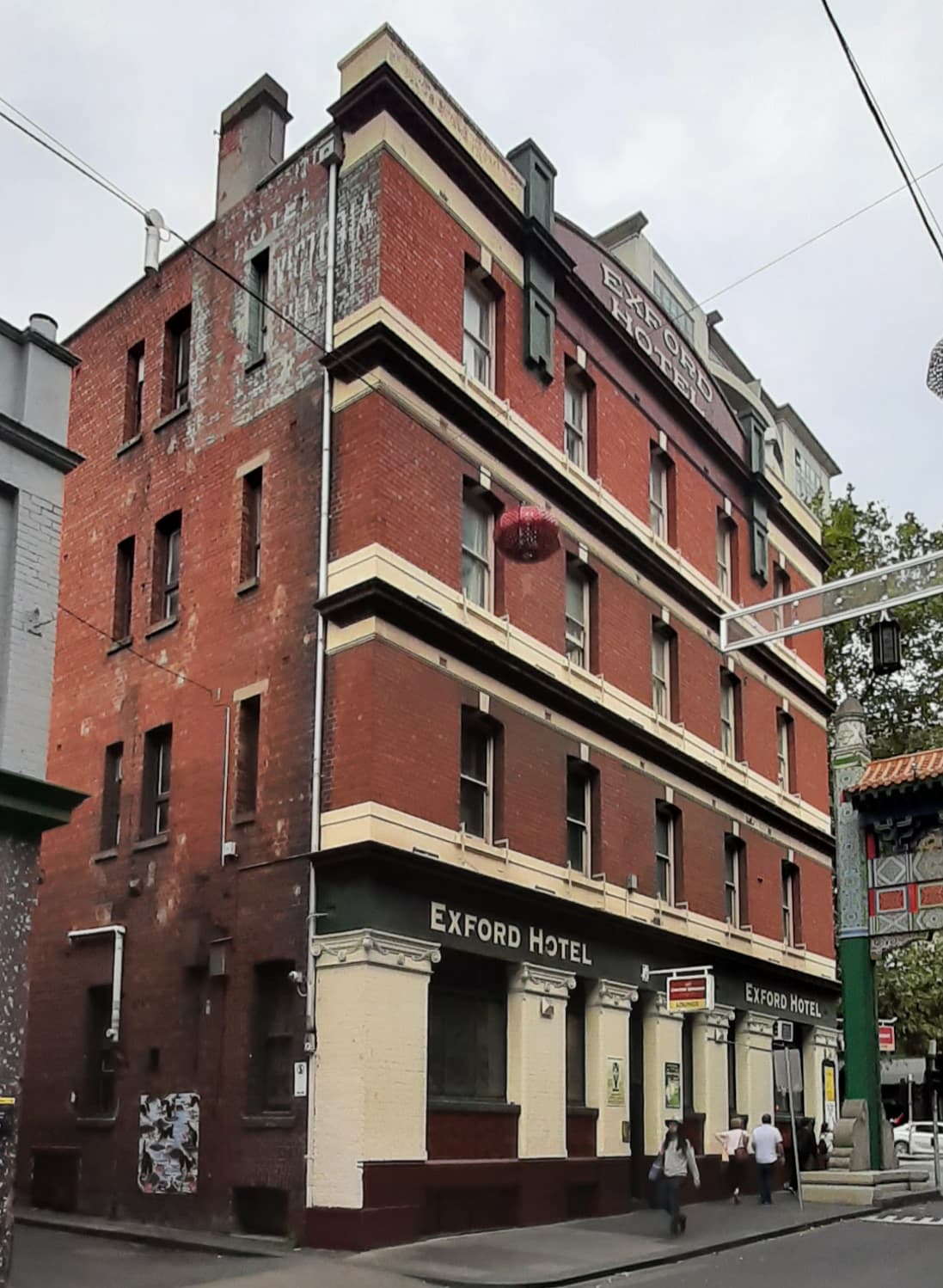 Exford Hotel (via Wikimedia Commons, CC BY-SA 4.0)