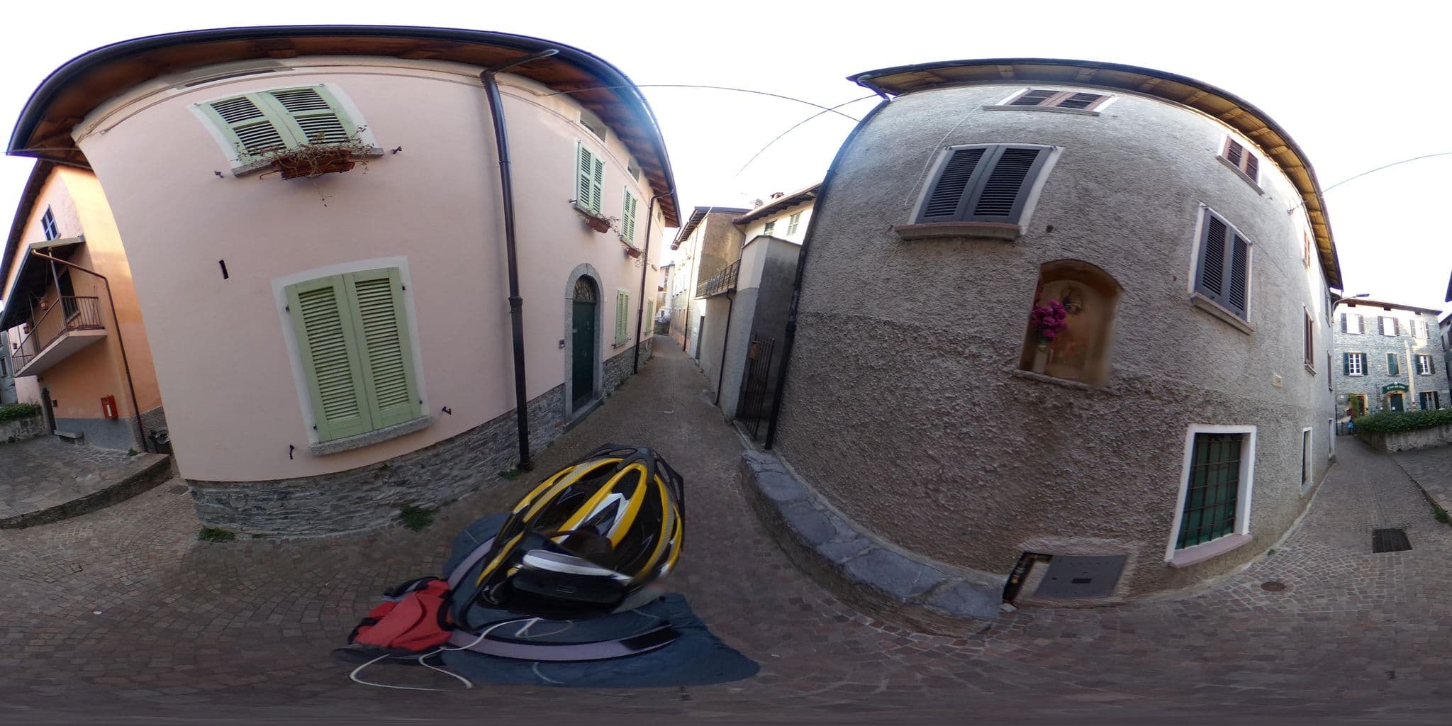 Street view near C'era una volta, Bellano — © kaitu (CC BY-SA · Mapillary)