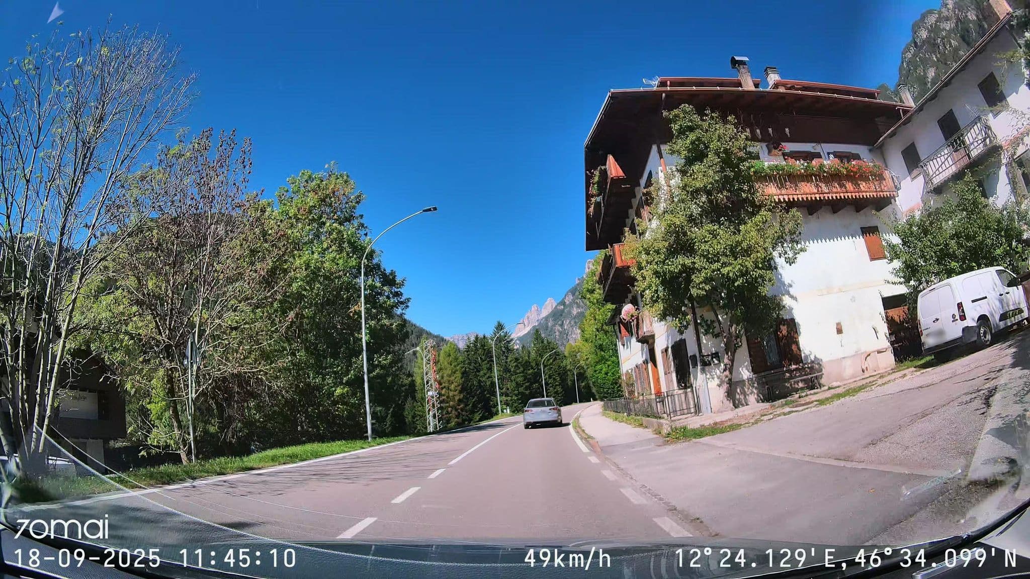 Street view near Hotel al Sole, Auronzo — © doriel (CC BY-SA · Mapillary)