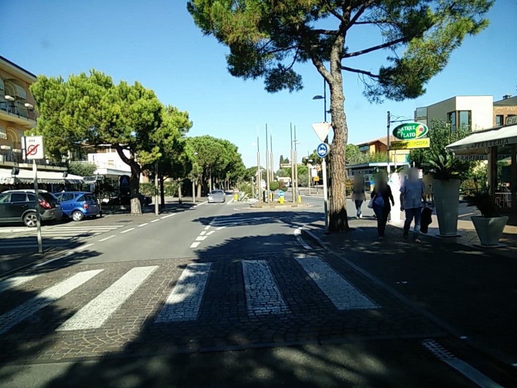 Street view near Hotel Azzurra, Sirmione — © joostjakob (CC BY-SA · Mapillary)