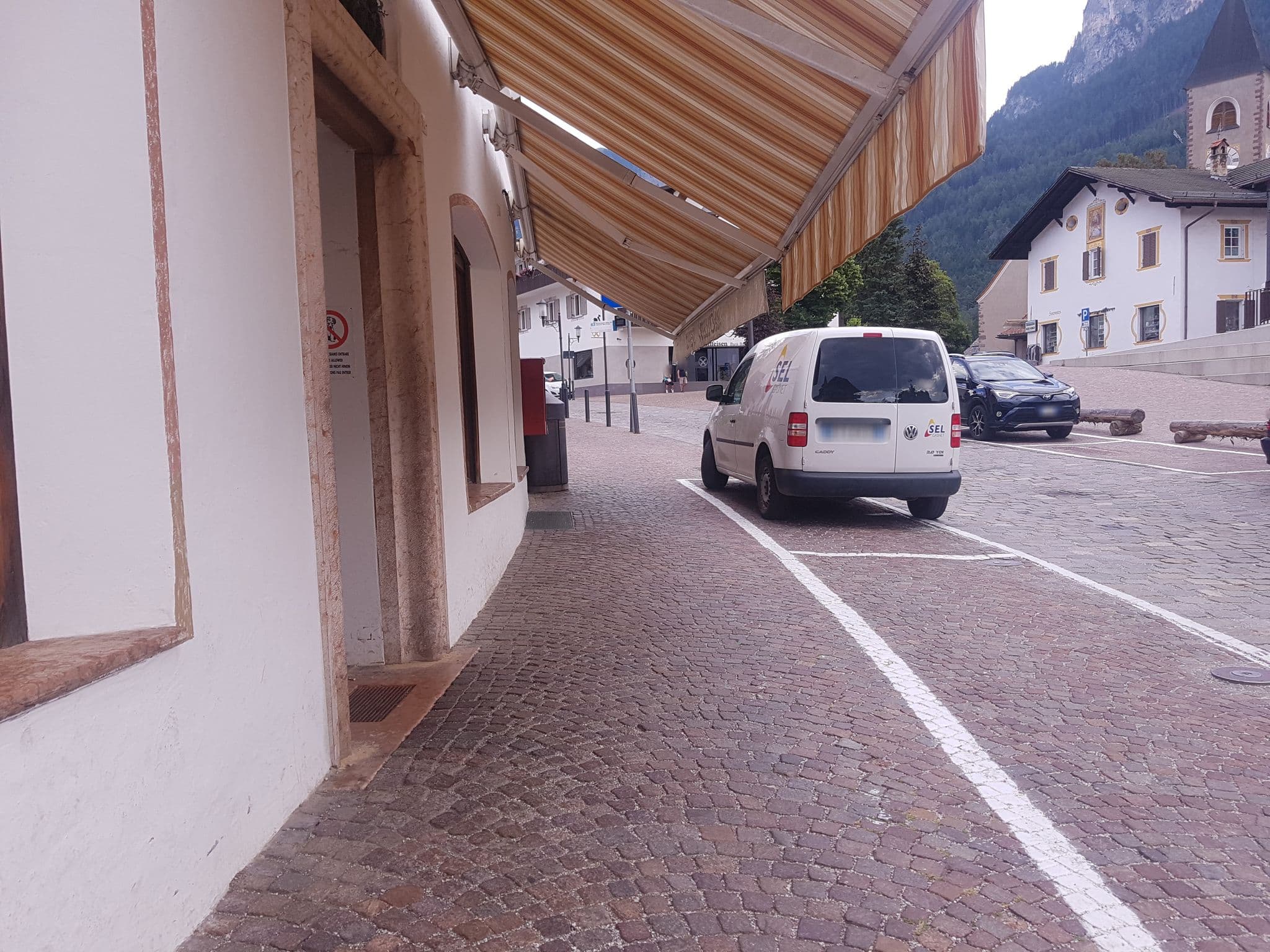 Street view near Artnatur Dolomites, Siusi — © houtari (CC BY-SA · Mapillary)