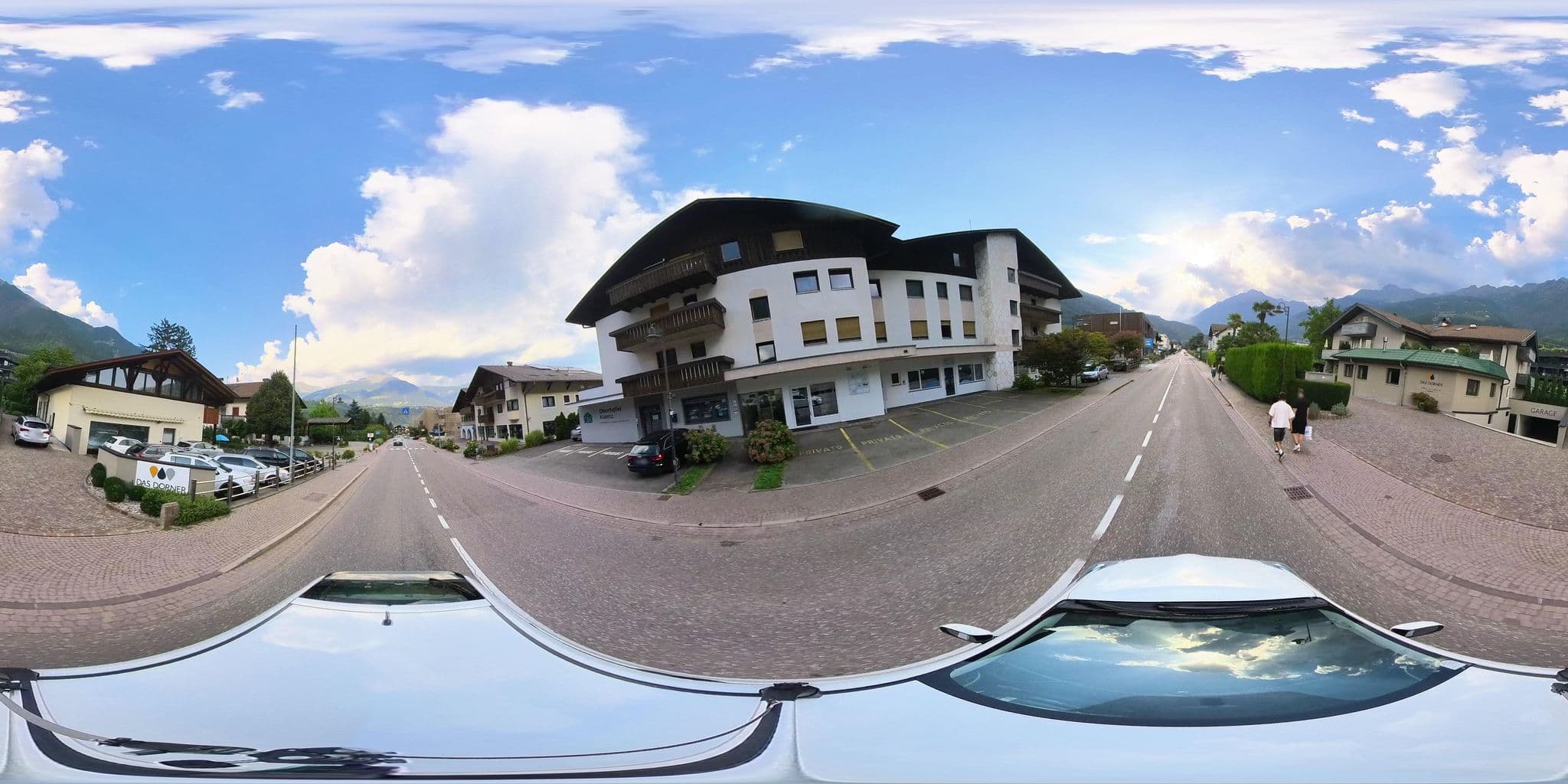 Street view near Das Dorner, Lagundo