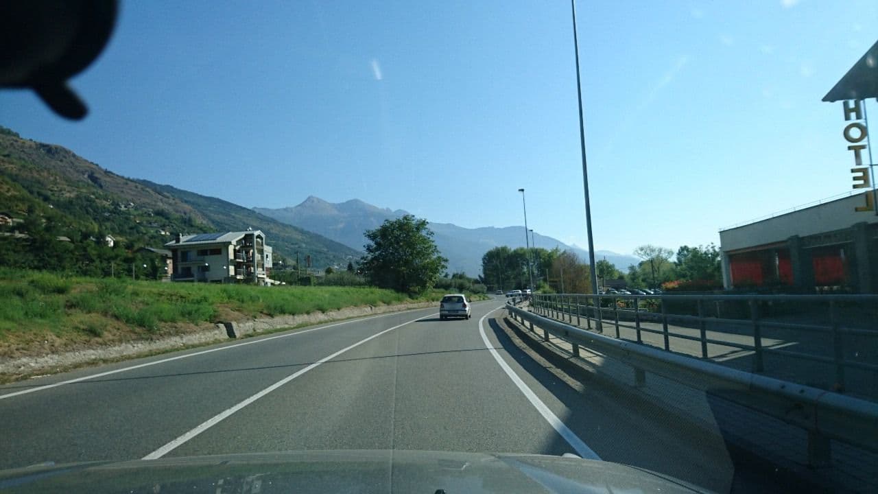 Street view near Hôtel Sarre, Saint Maurice — © voschix (CC BY-SA · Mapillary)
