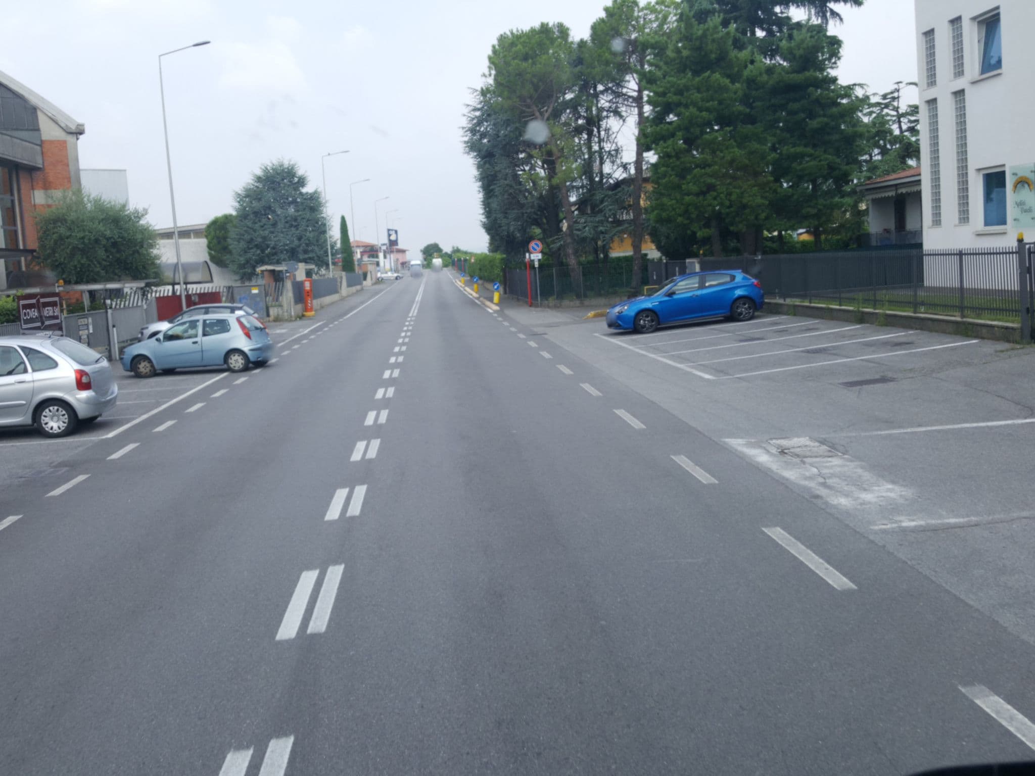 Street view near Airport Boulevard Guesthouse, Grassobbio — © klimakas (CC BY-SA · Mapillary)