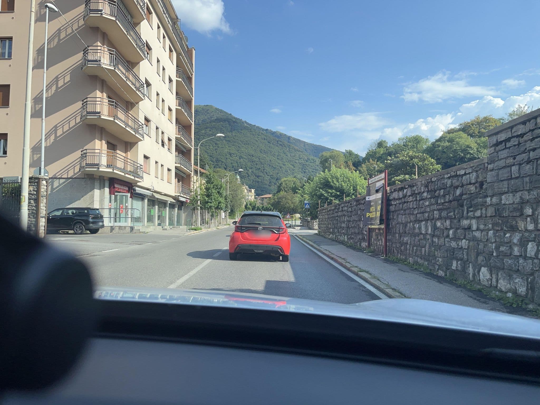 Street view near Villa Nasti, Canzo — © lin_wang (CC BY-SA · Mapillary)