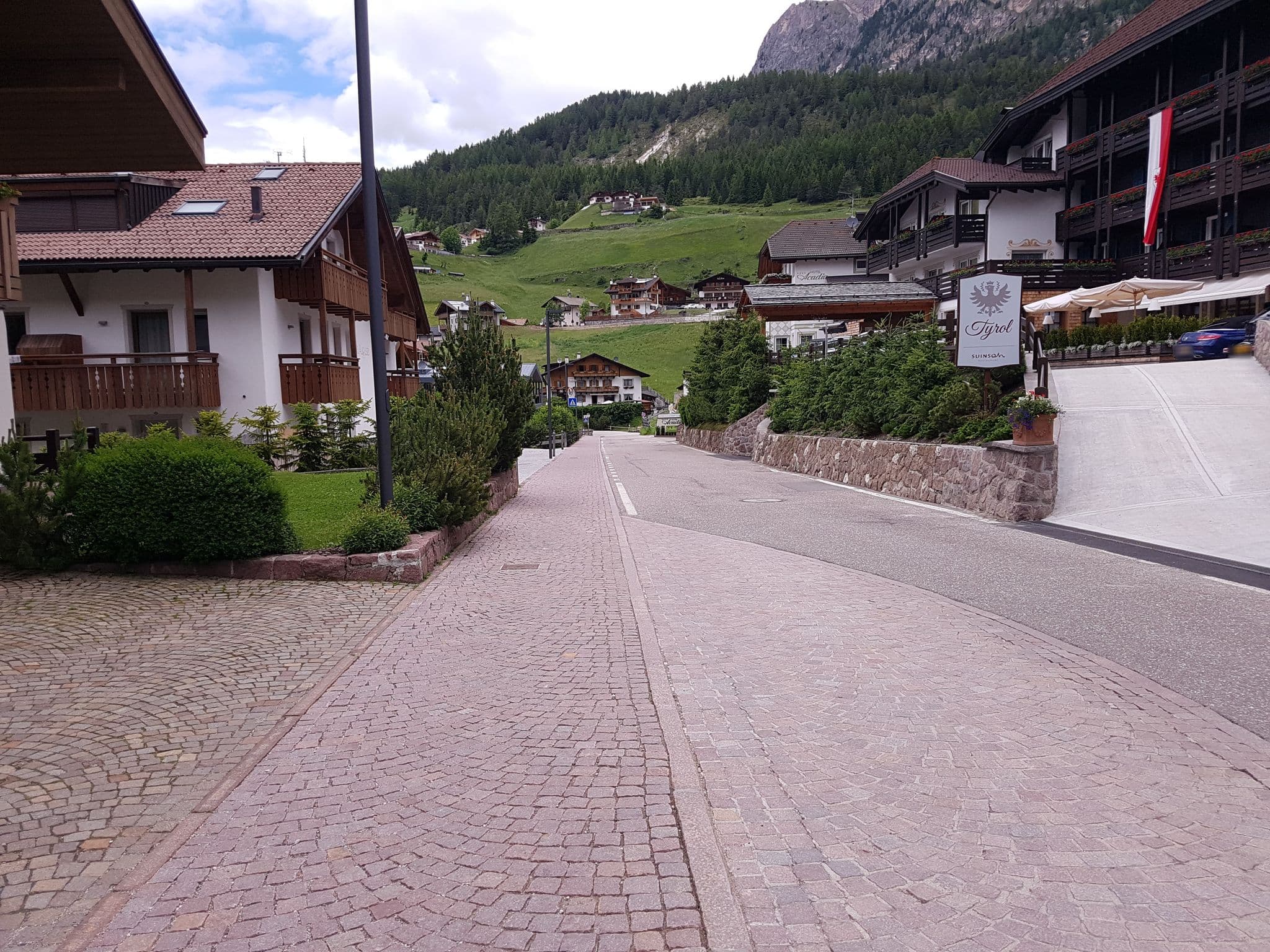 Street view near Residence Flamingo, Selva