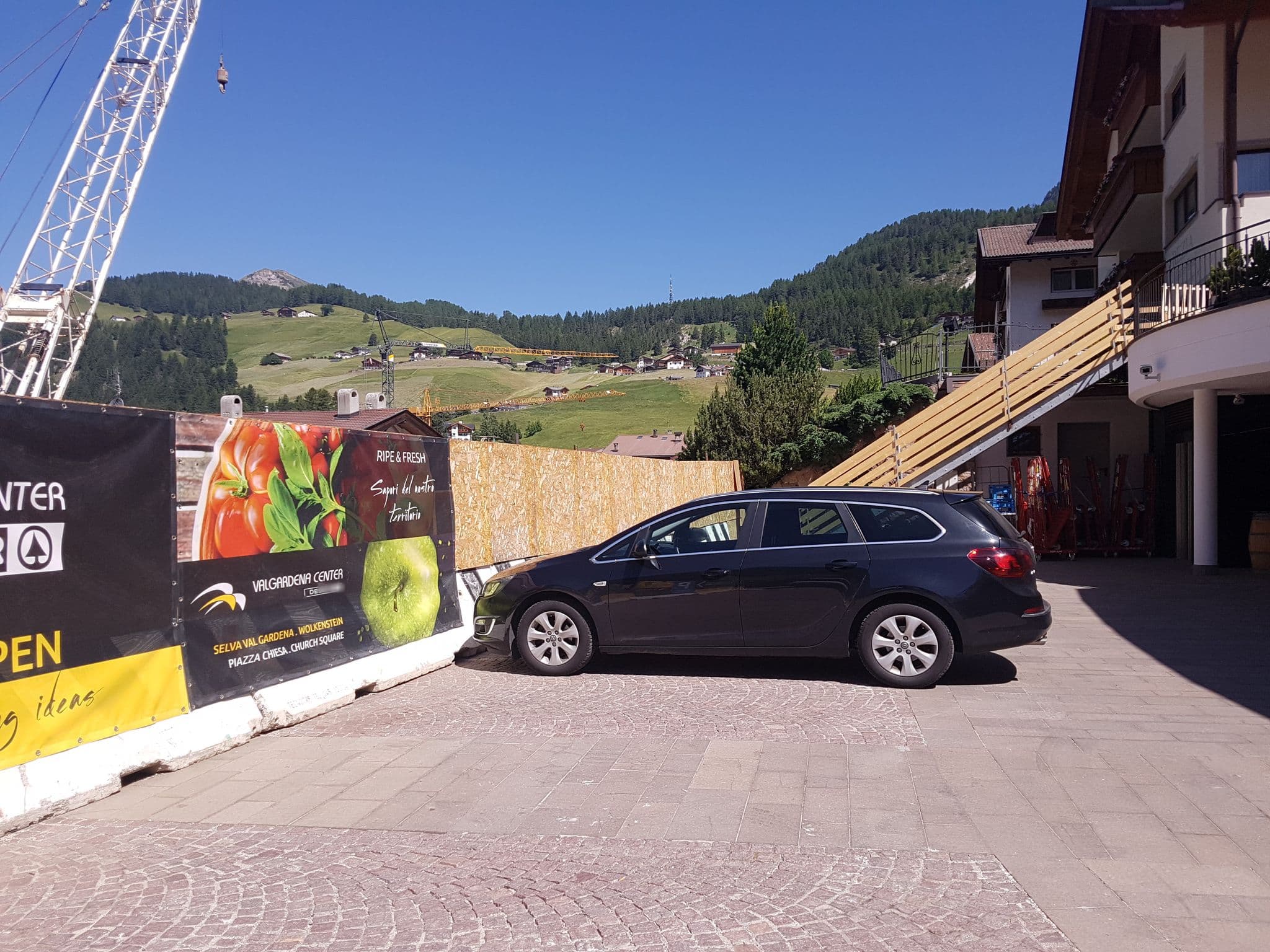 Street view near Garni Rezia, Selva
