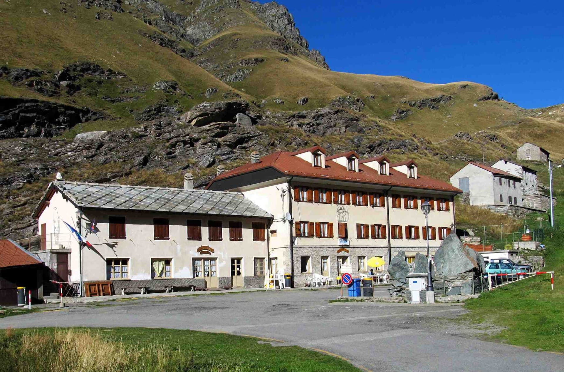 Rifugio Escursionistico Vulpot (via Wikimedia Commons, CC BY-SA 3.0)