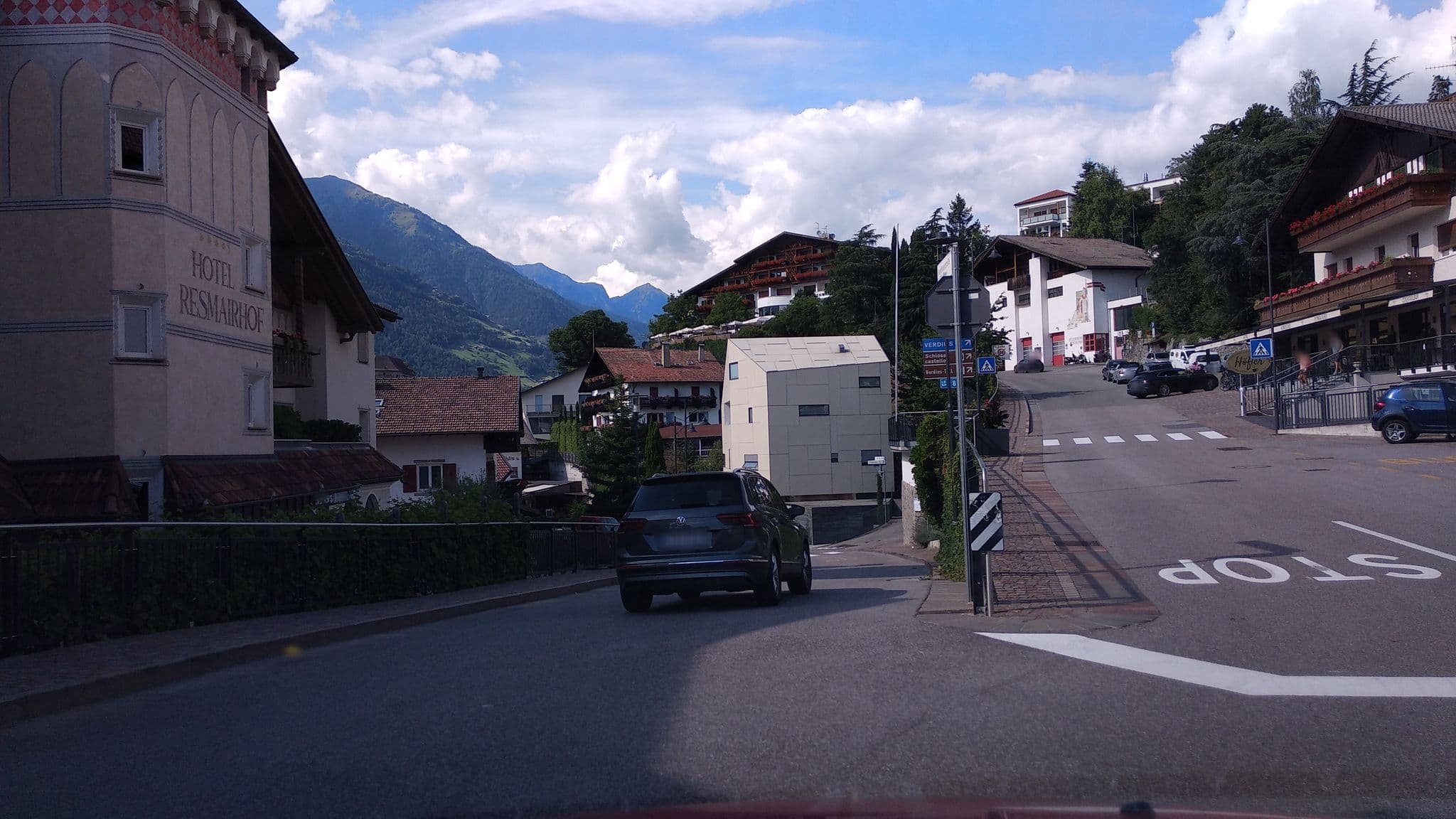 Street view near Hotel Resmairhof, Scena