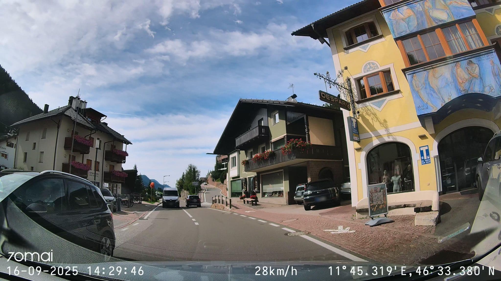 Street view near Sartëur, Selva