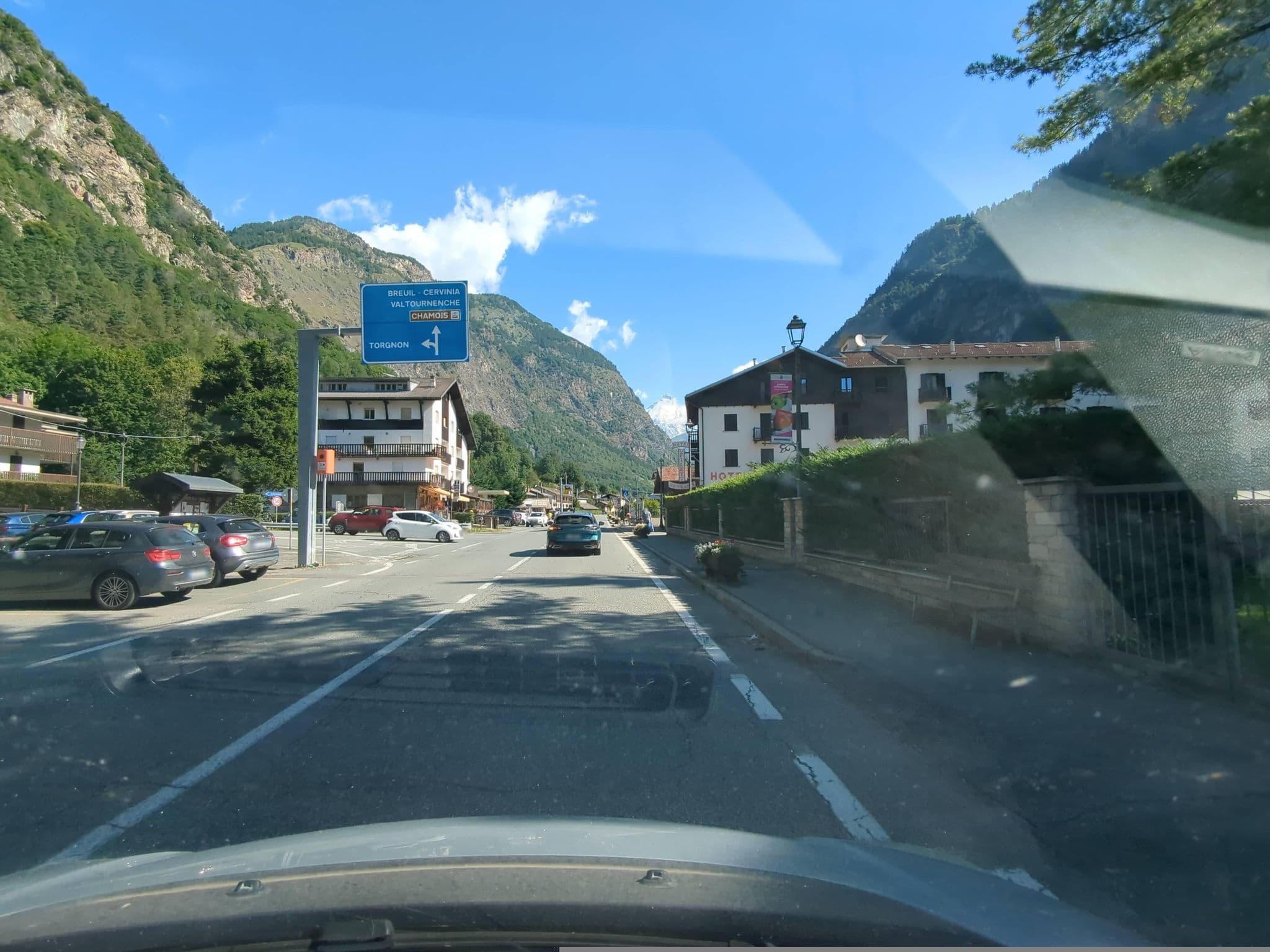 Street view near Albergo La Grolla, Chatillon — © musuruan (CC BY-SA · Mapillary)