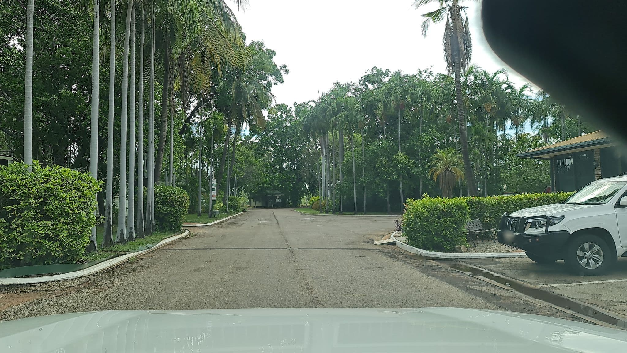 Street view near Knott's Crossing Resort, Katherine — © outbacktesla (CC BY-SA · Mapillary)