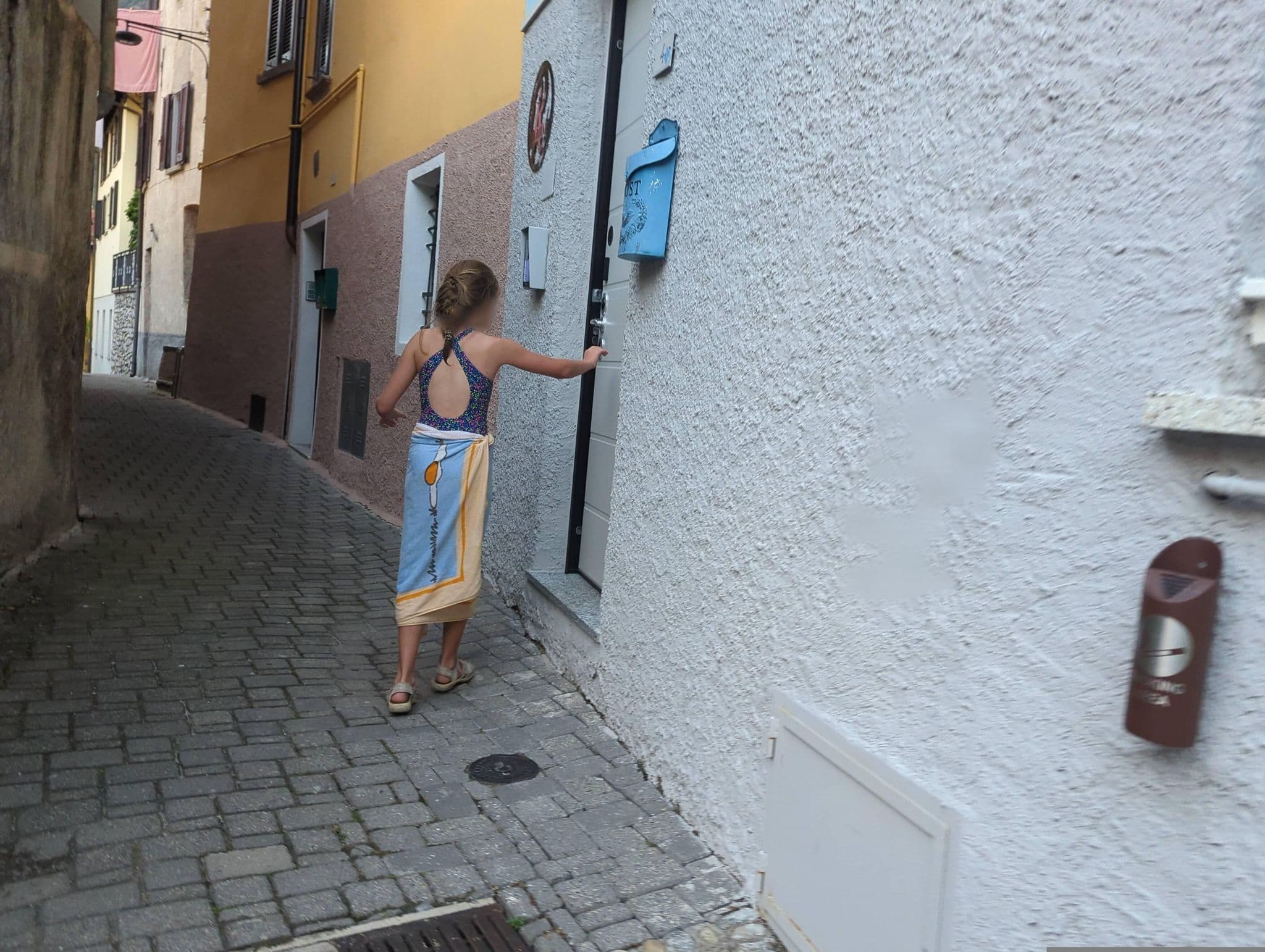 Street view near Casa Royale Appartamento, Lierna — © oeschinen (CC BY-SA · Mapillary)
