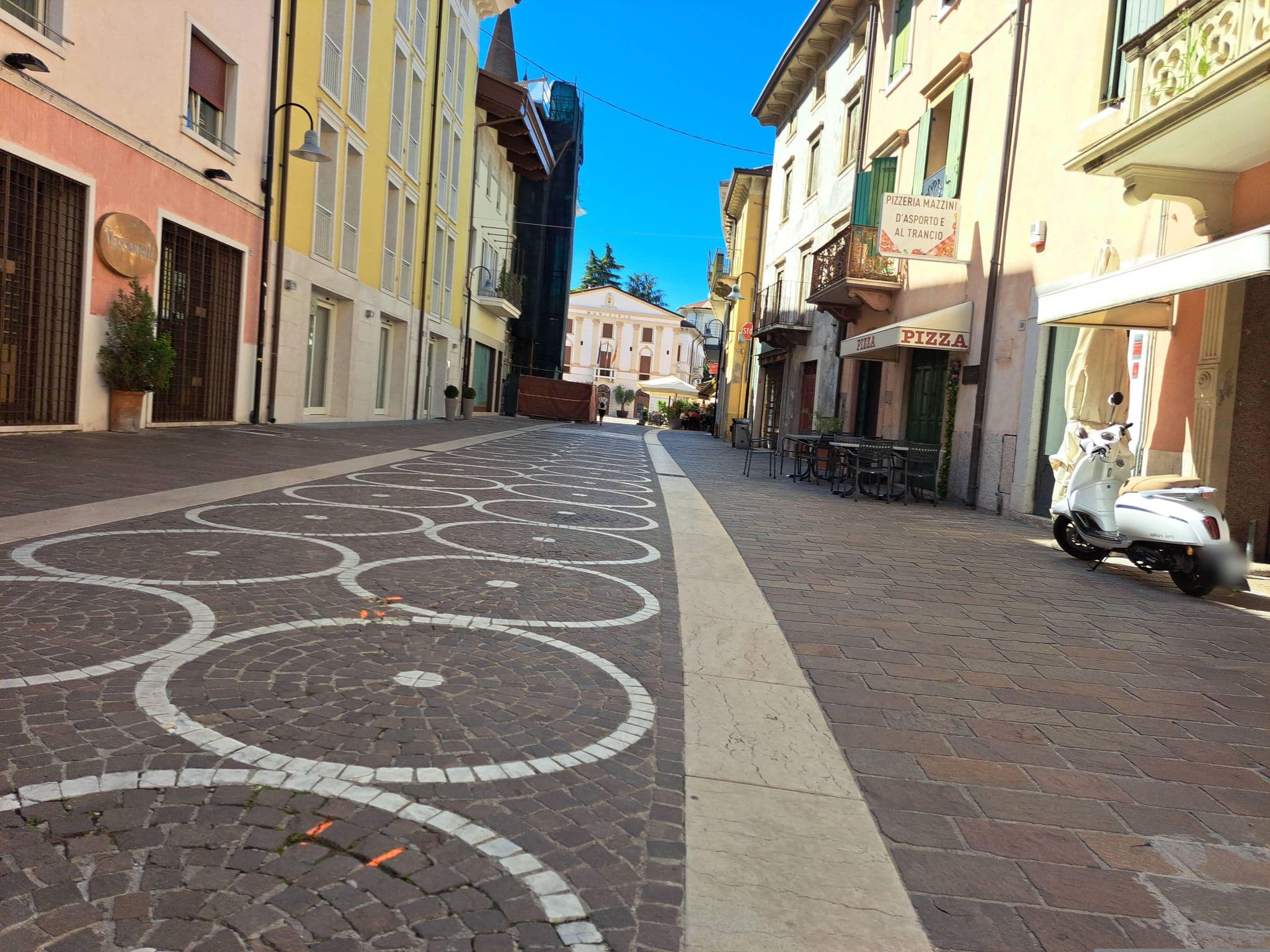 Street view near B&B Corso Mazzini 22, Bussolengo — © giubar (CC BY-SA · Mapillary)