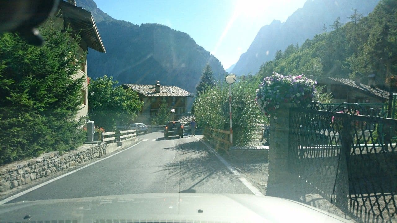 Street view near Maison di Luisa, Courmayeur — © voschix (CC BY-SA · Mapillary)