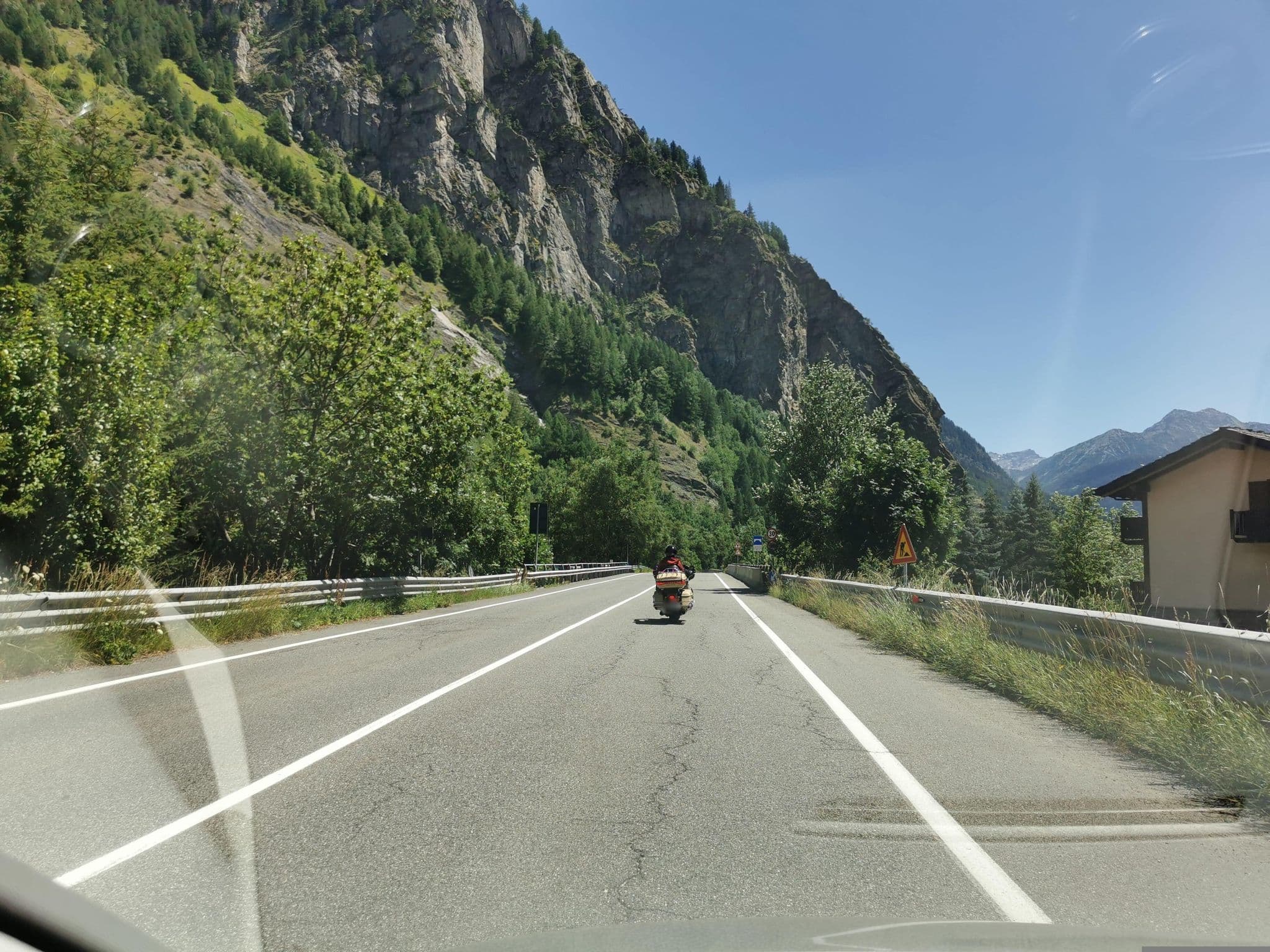 Street view near Maison Altea, Courmayeur — © canfe (CC BY-SA · Mapillary)