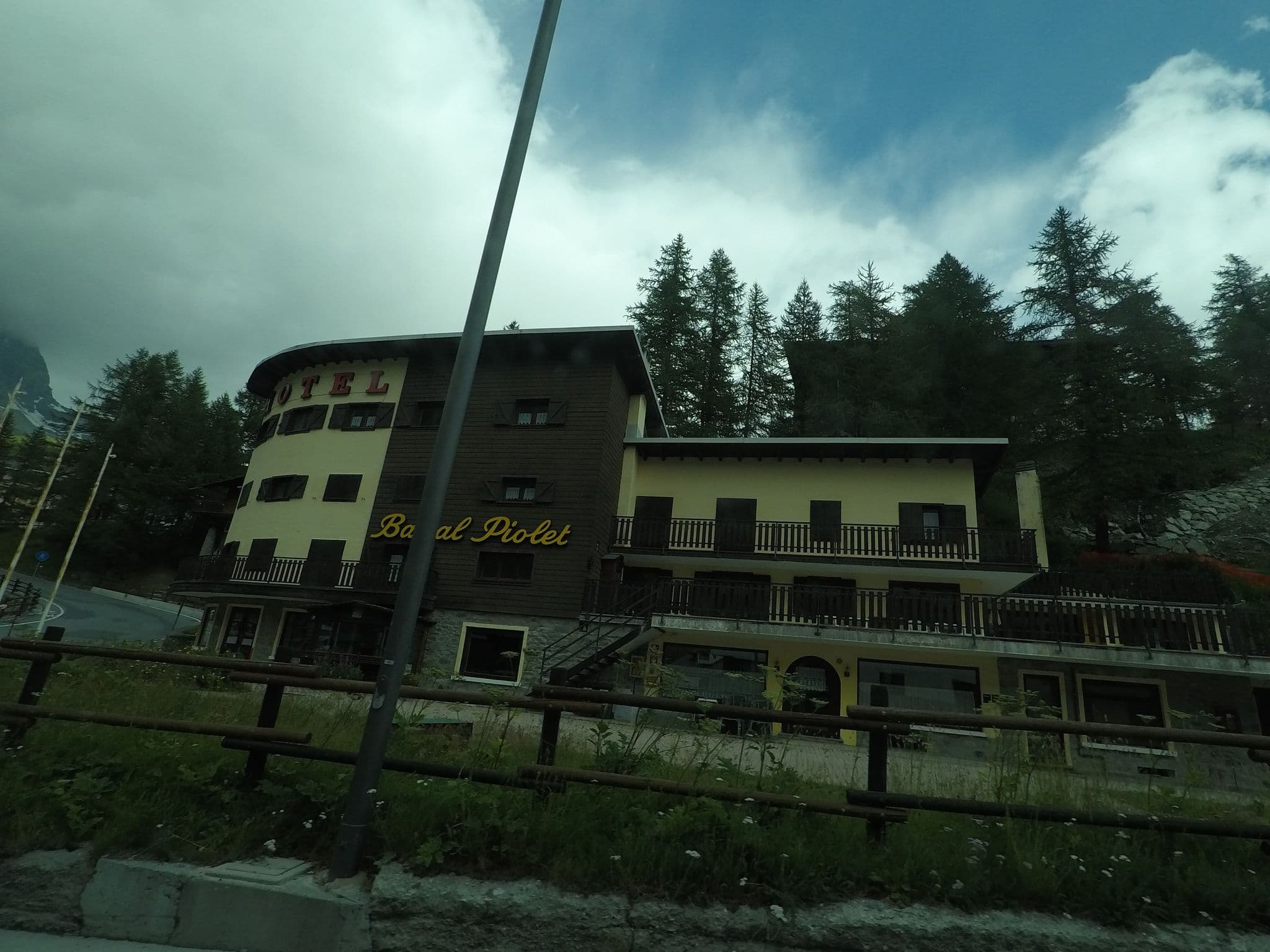 Street view near Hotel Al Piolet, Valtournenche — © bcostacurta (CC BY-SA · Mapillary)