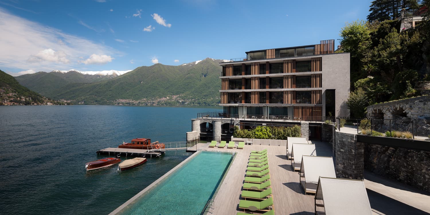 Il Sereno Hotel (via Wikimedia Commons, CC BY-SA 4.0)
