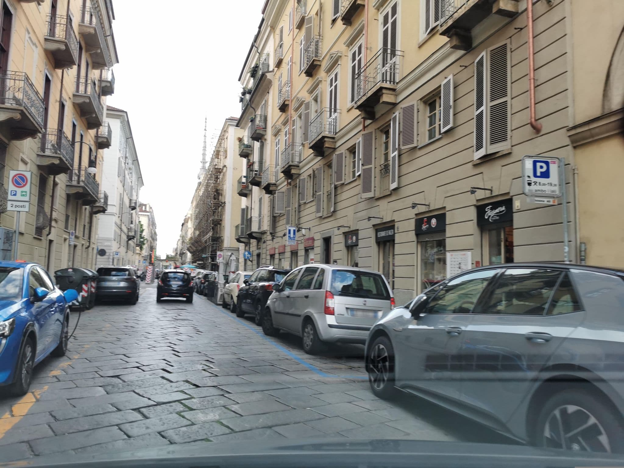 Street view near Residenza dell’Opera, Circoiscrizione I — © canfe (CC BY-SA · Mapillary)