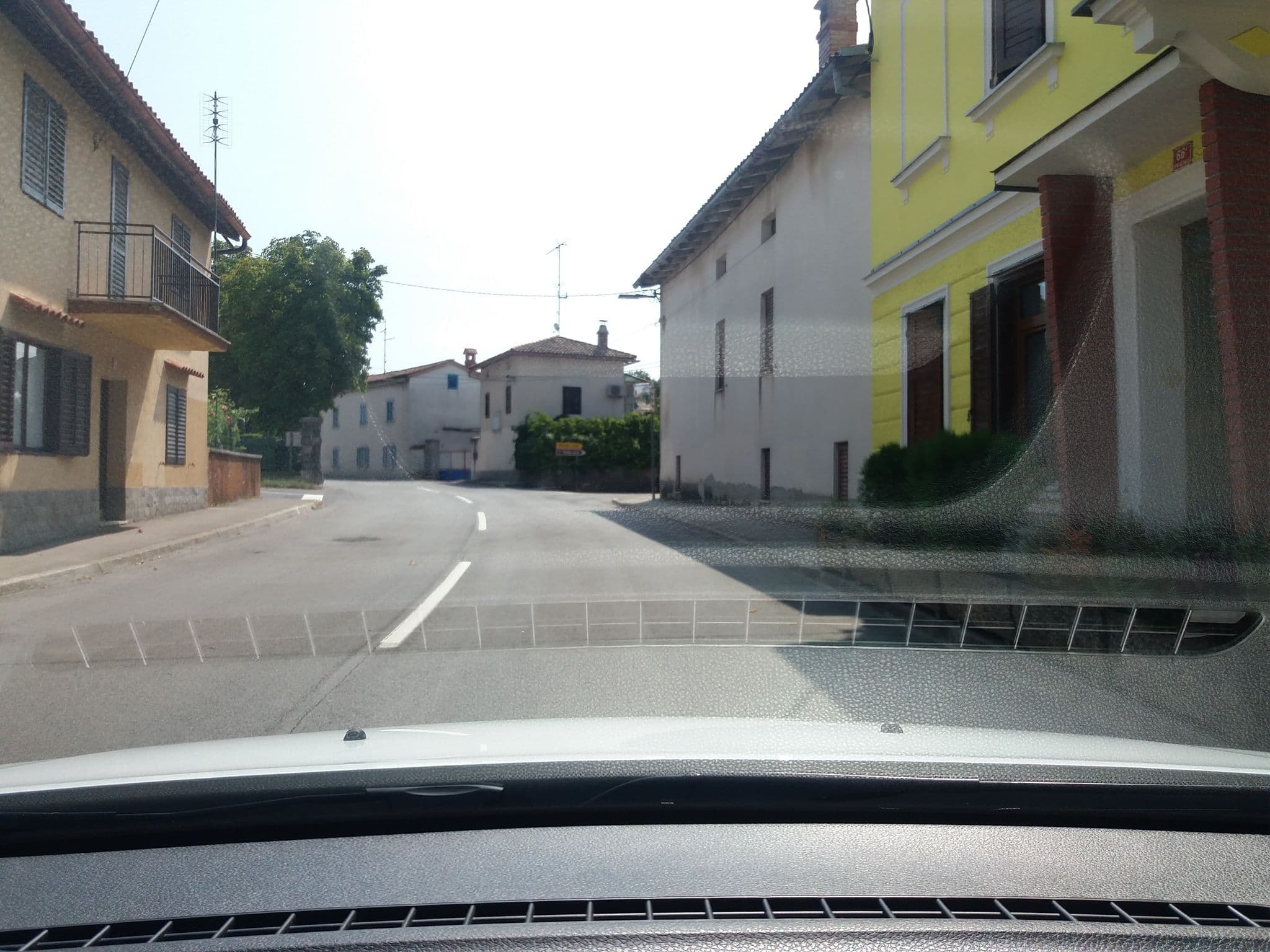 Street view near Vila Leonarda, Monfalcone — © bojan79m (CC BY-SA · Mapillary)