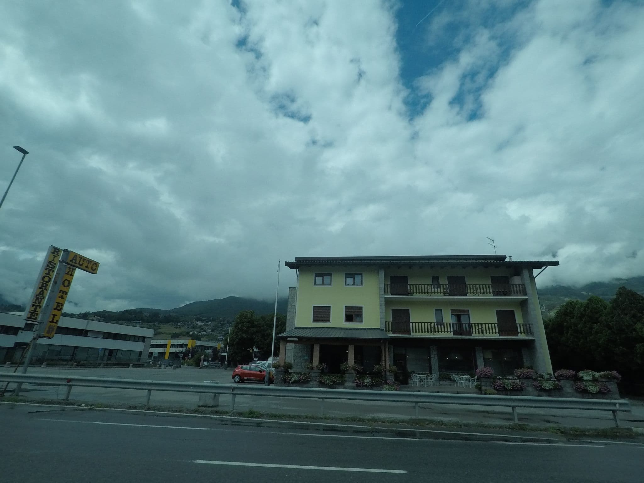 Street view near Auto Hotel, Chef-Lieu — © bcostacurta (CC BY-SA · Mapillary)
