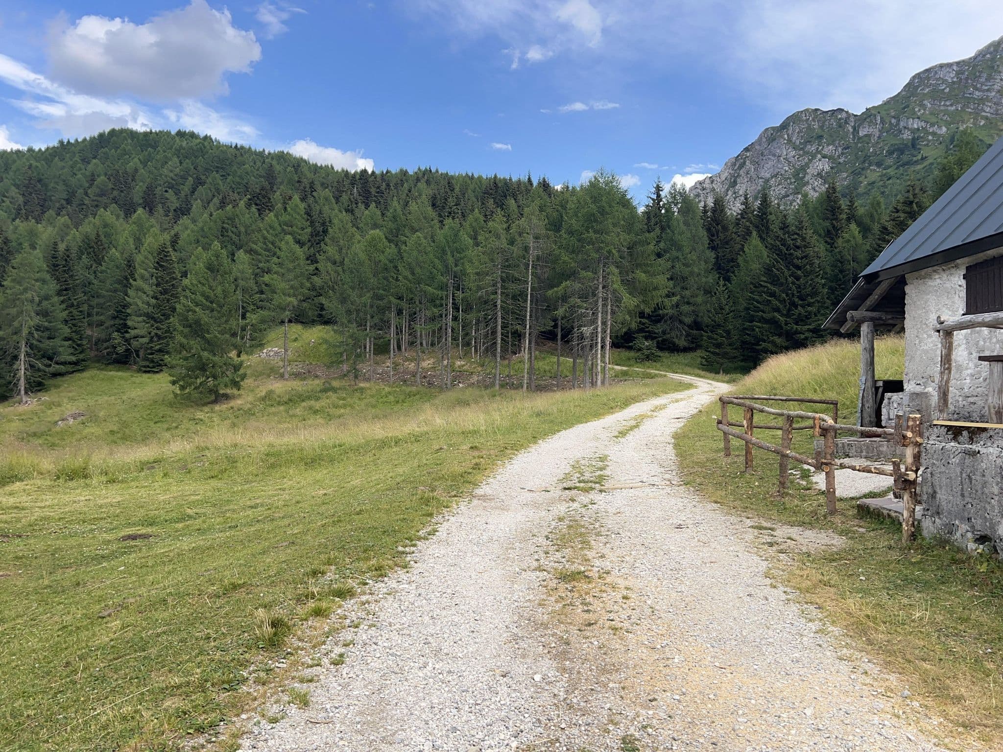 Street view near Ricovero Jeluz, Pontebba — © igorzo (CC BY-SA · Mapillary)