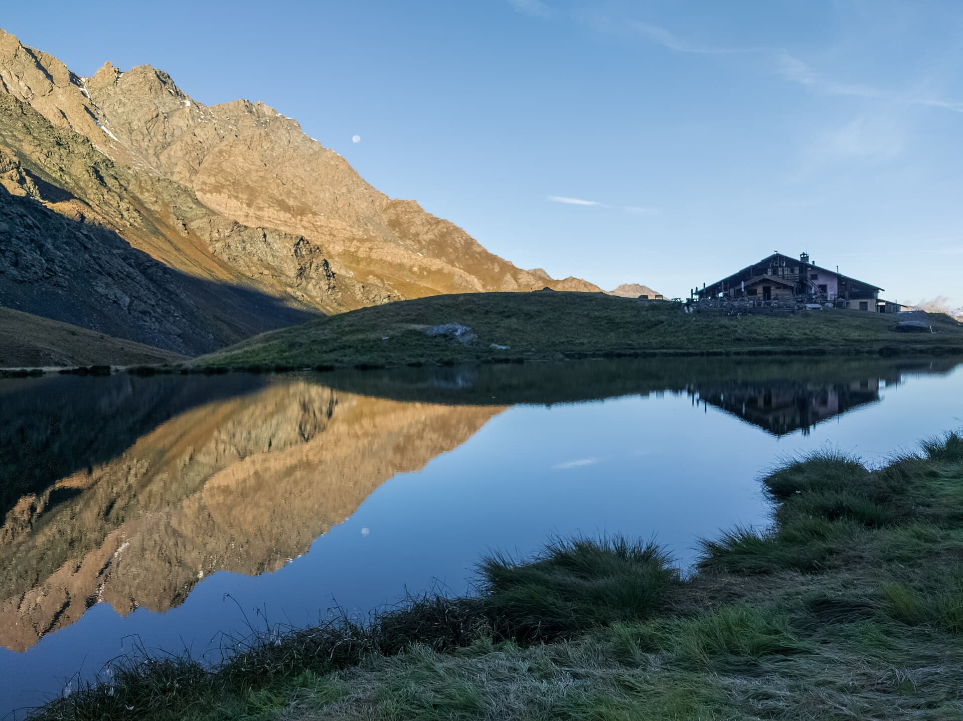 Refuge de la Blanche (via Wikimedia Commons, CC BY 4.0)