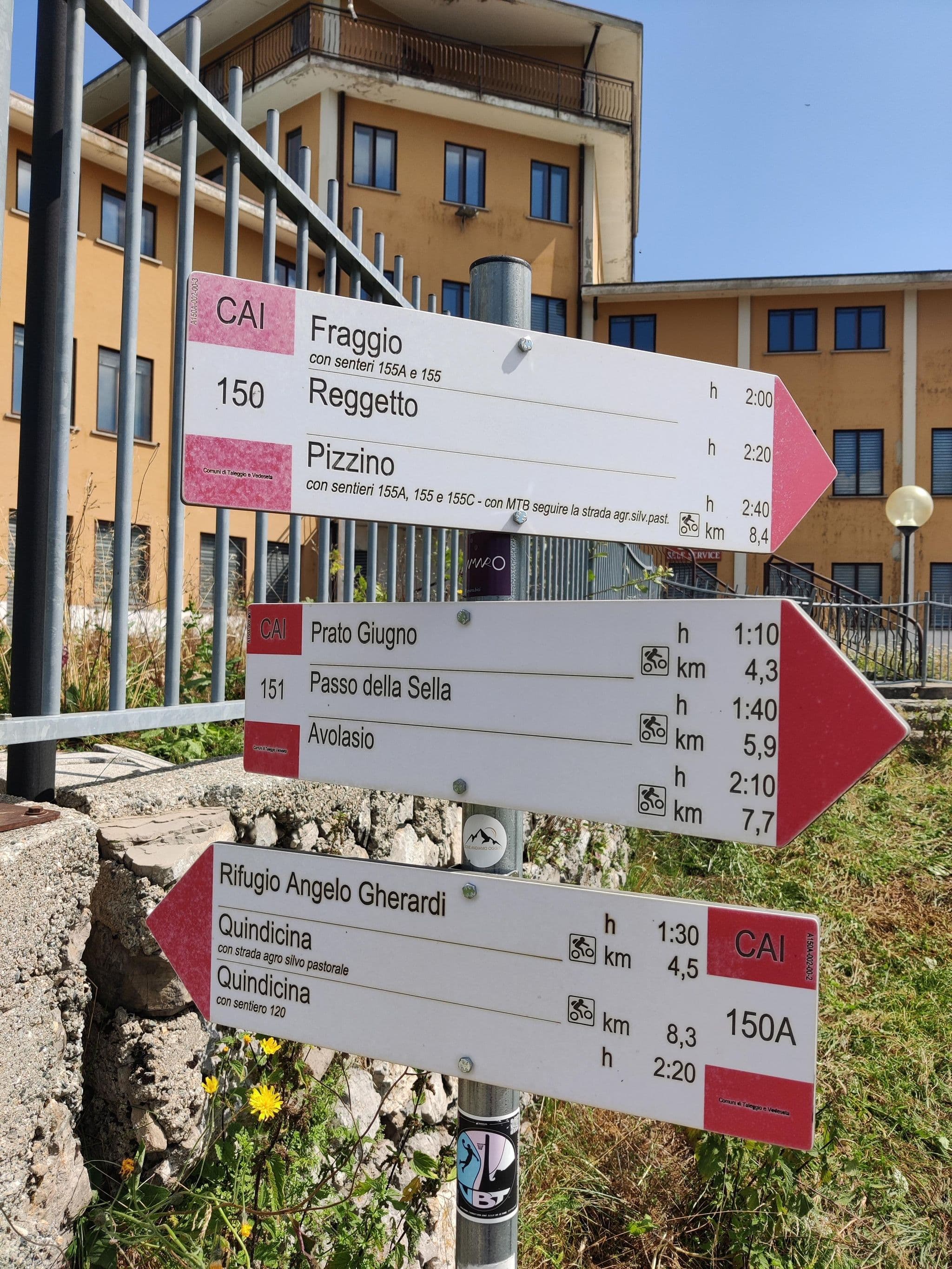 Street view near Albergo Sciatori, Barzio — © cortix (CC BY-SA · Mapillary)