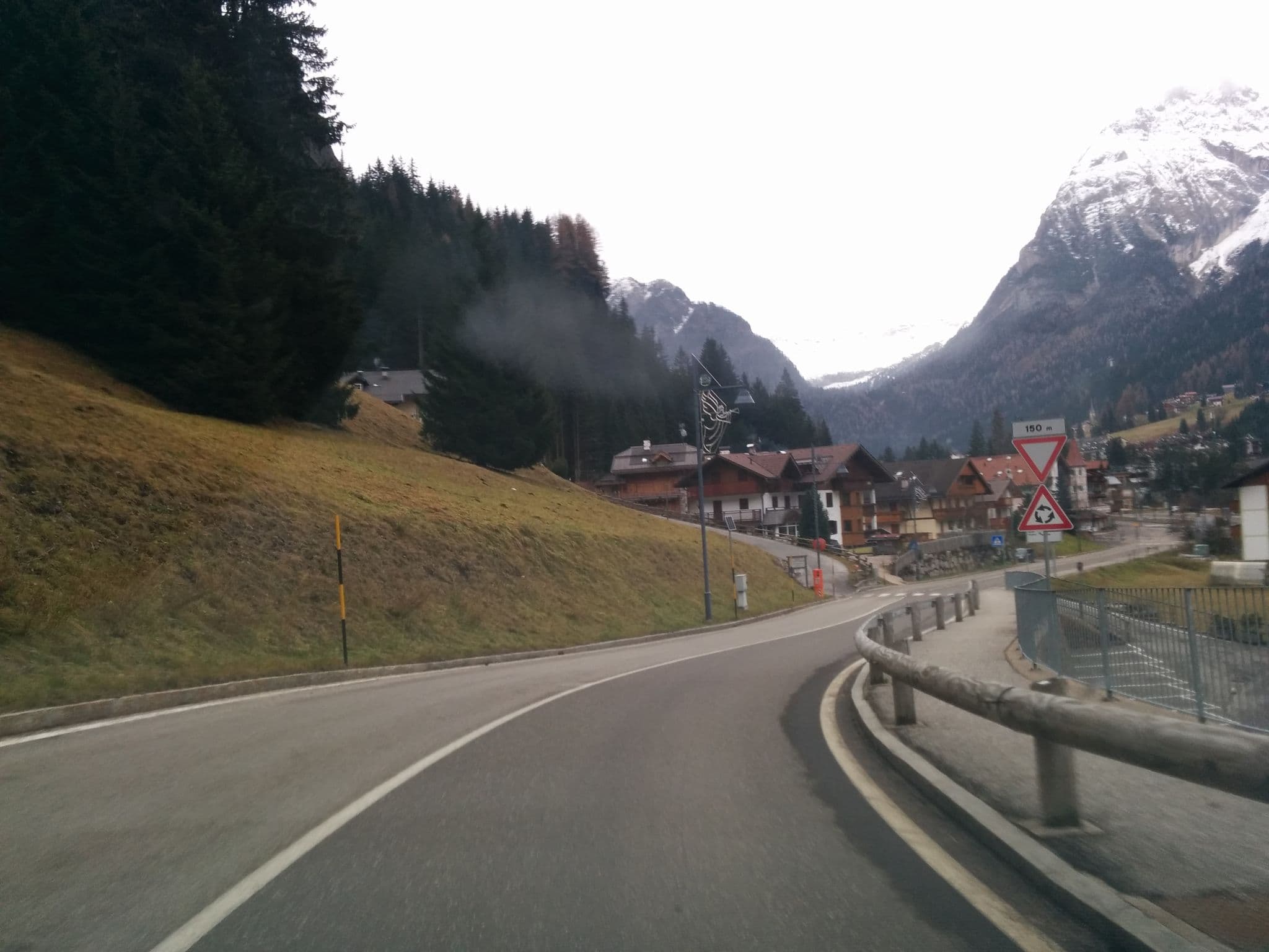Street view near Appartamenti Canazei - "Cèsa Crepa Neigra" - Fam.Planchensteiner, Canazei — © napo (CC BY-SA · Mapillary)