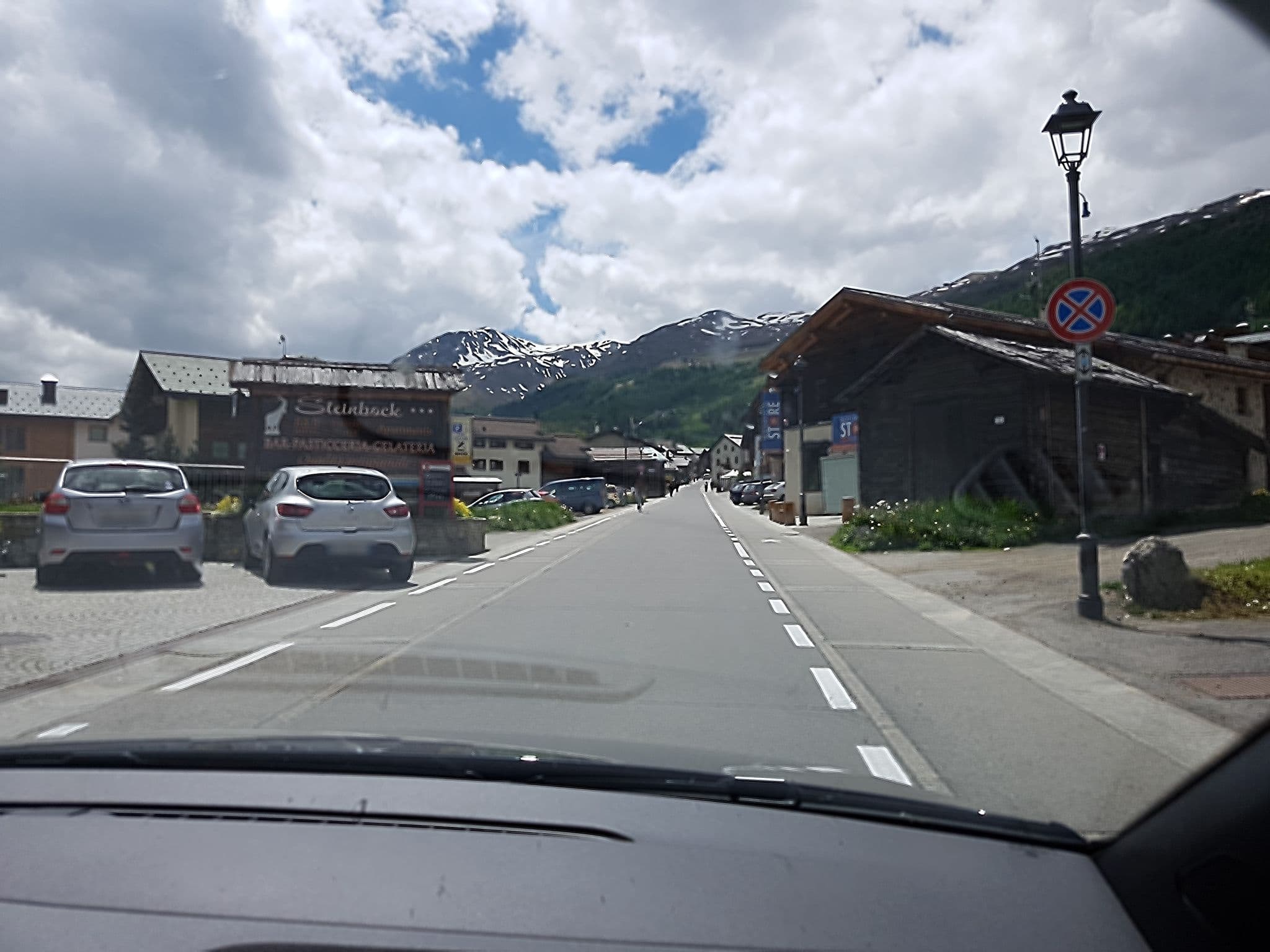 Street view near Steinbock, Livigno