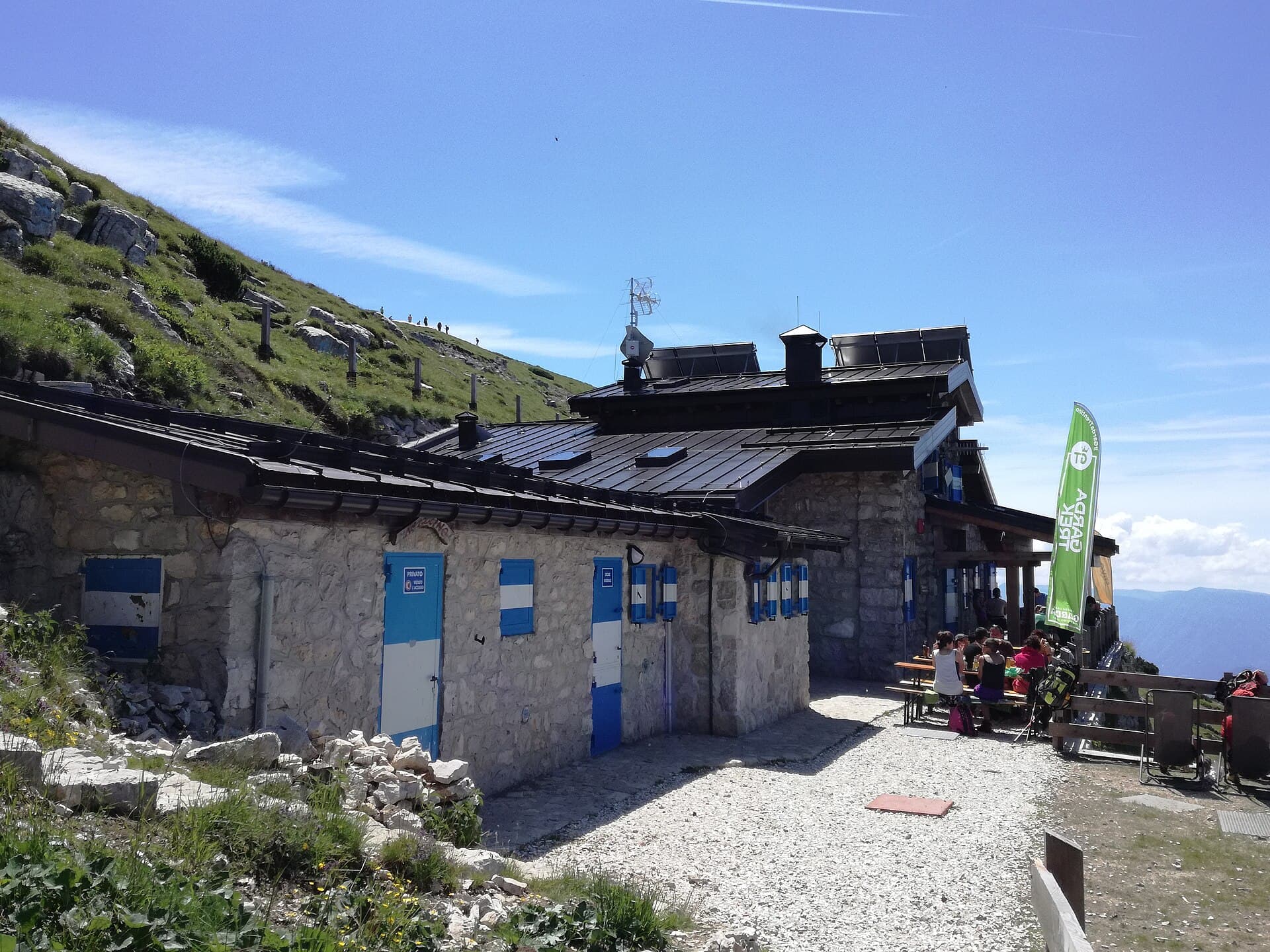 Rifugio Stivo Prospero Marchetti (via Wikimedia Commons, CC BY-SA 4.0)