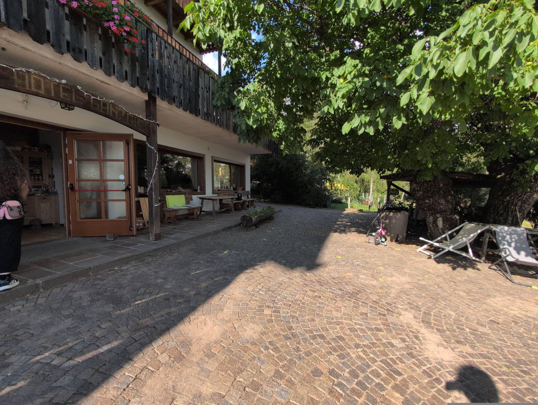 Street view near Hotel Ganzaie, Cavalese — © Su5hi (CC BY-SA · Mapillary)