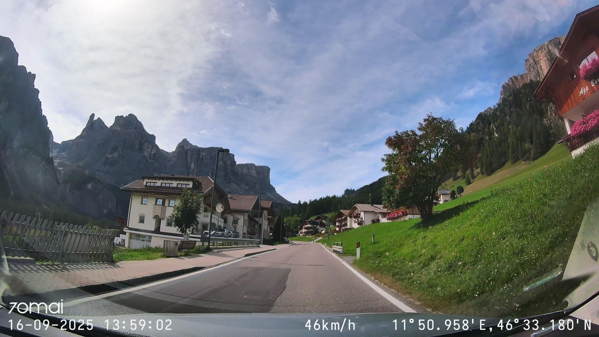 Street view near Hotel Mezdì, Selva