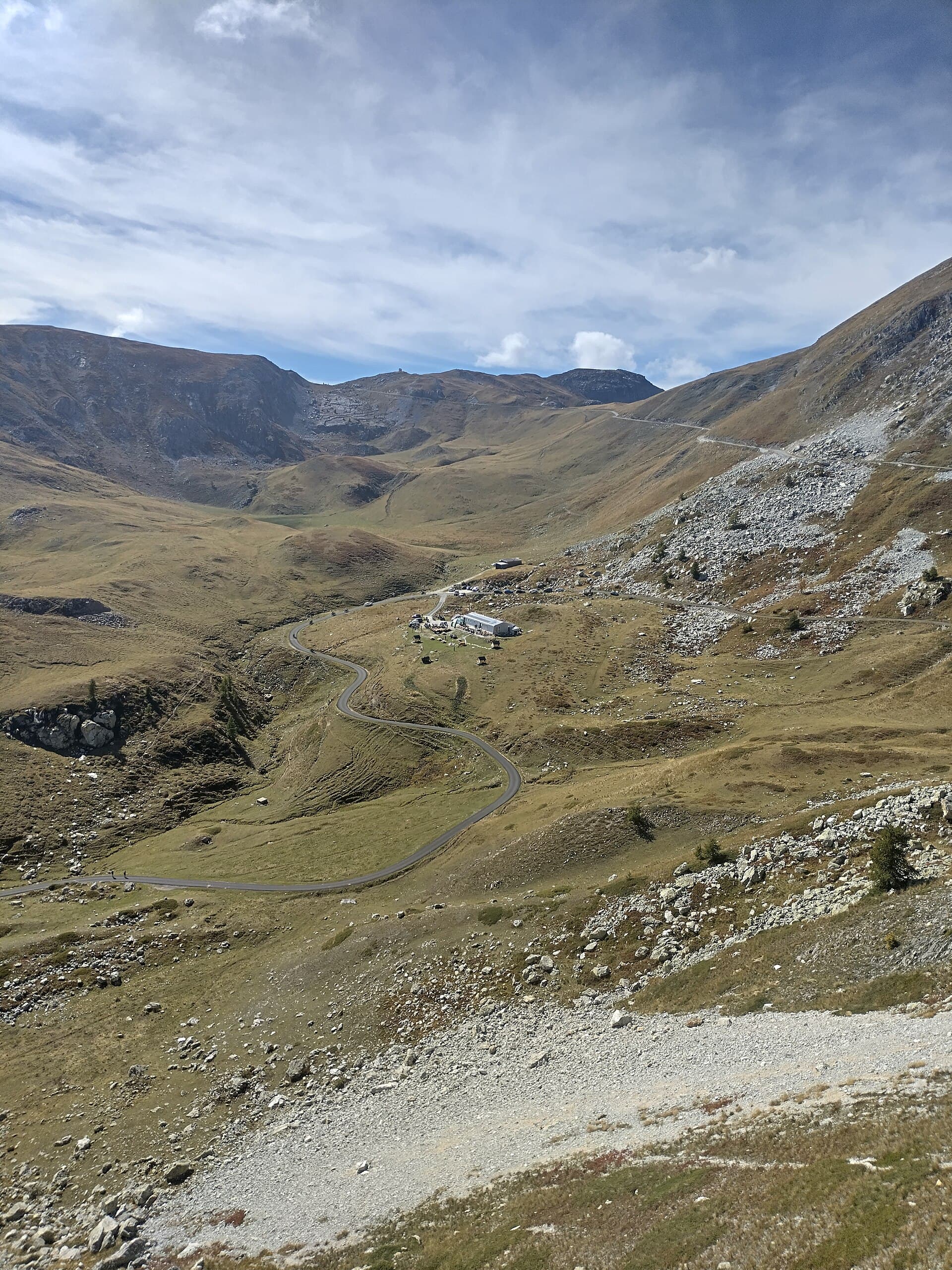 Rifugio Fauniera (via Wikimedia Commons, CC BY 4.0)