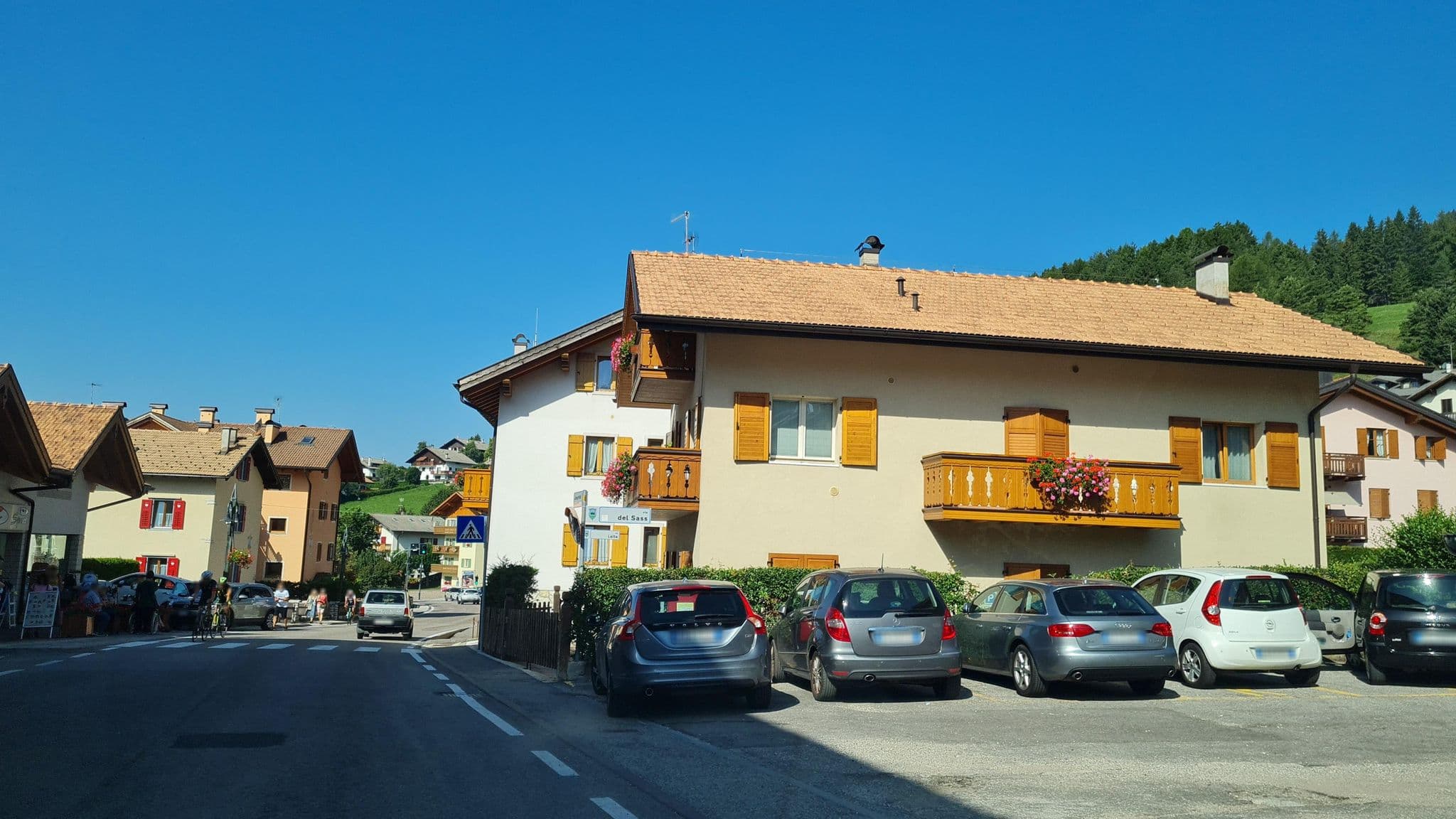 Street view near Grandhotel Biancaneve, Folgaria — © laniuscollurio (CC BY-SA · Mapillary)