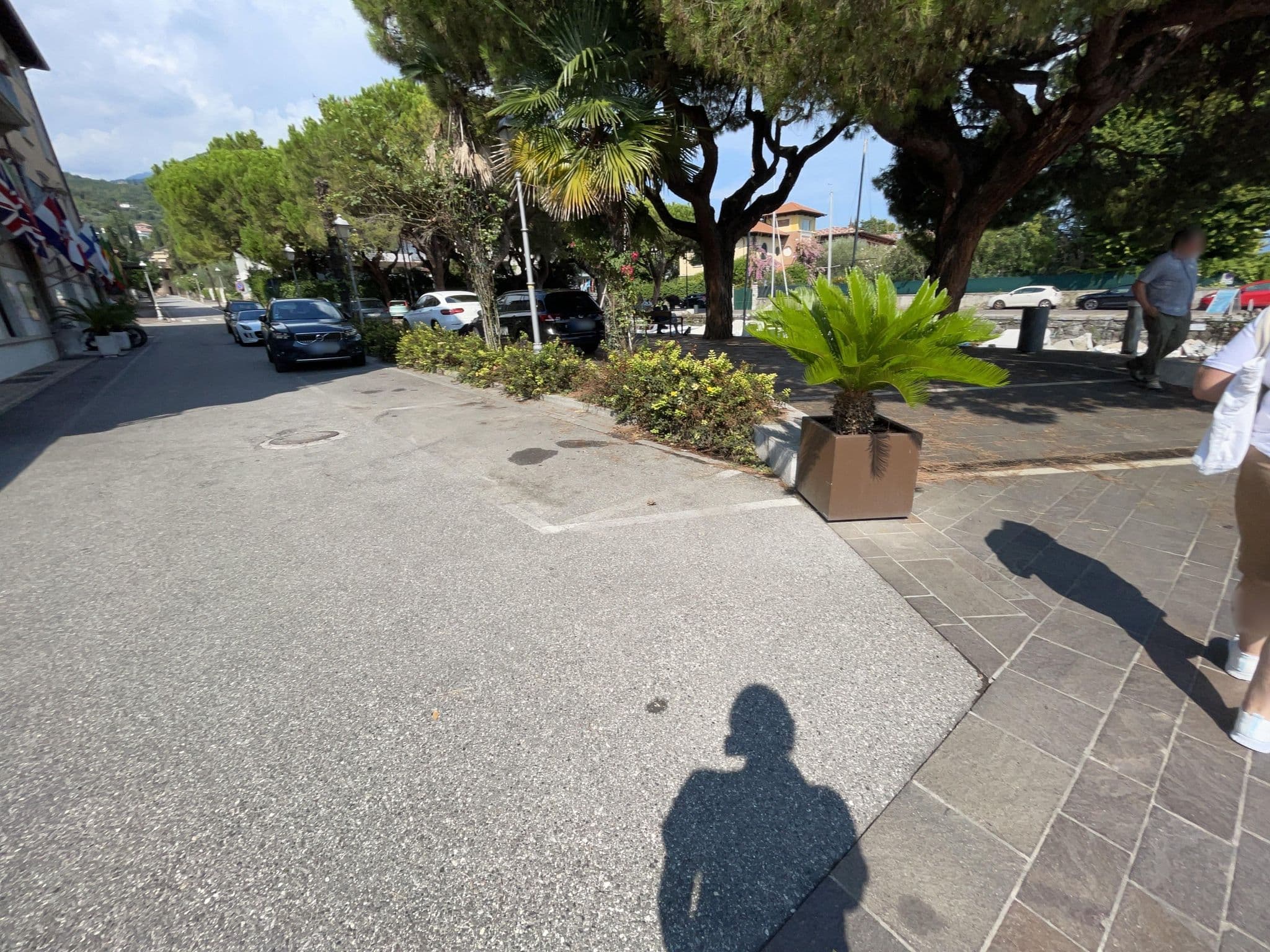 Street view near Hotel Spiaggia d'Oro, Gardone Riviera — © 4004 (CC BY-SA · Mapillary)