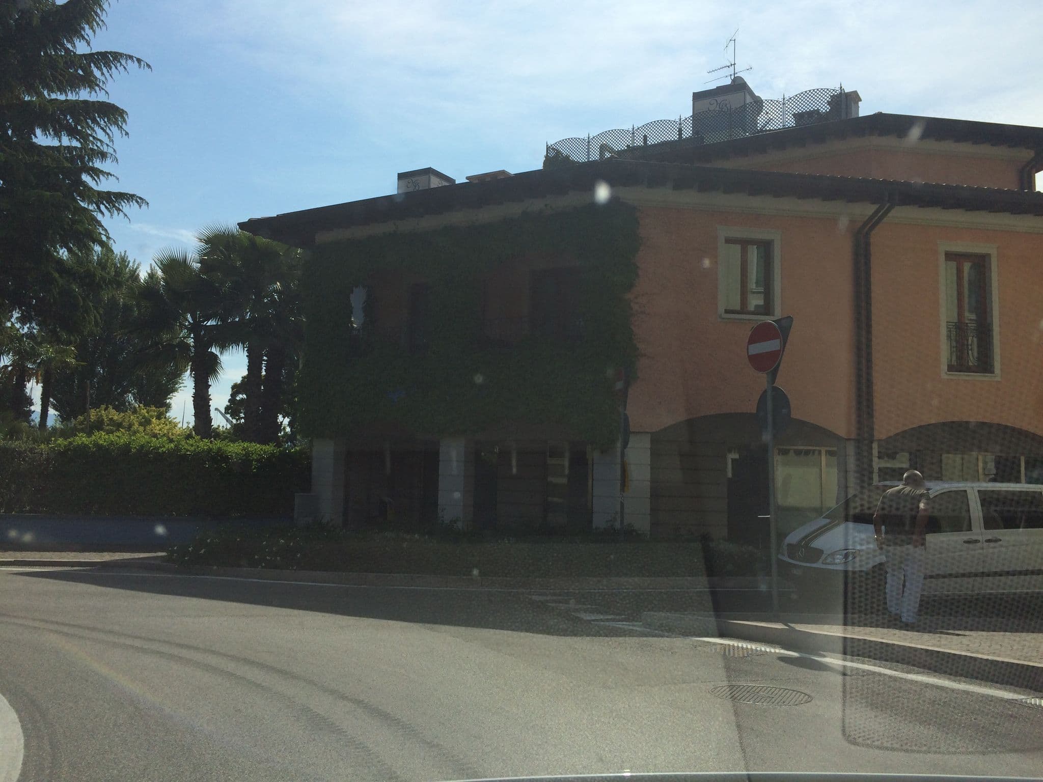 Street view near Hotel Bellerive, Salò — © plago73 (CC BY-SA · Mapillary)