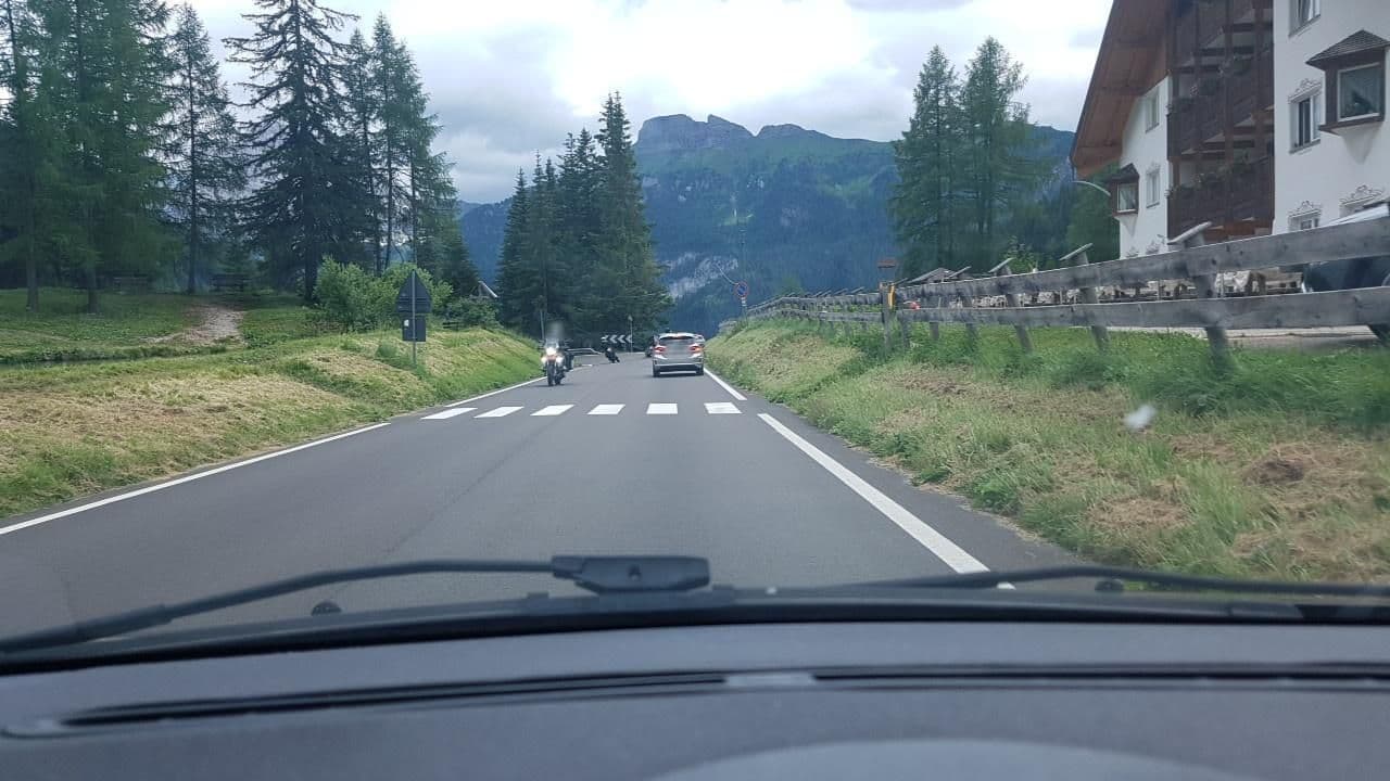 Street view near Lupo Bianco, Canazei