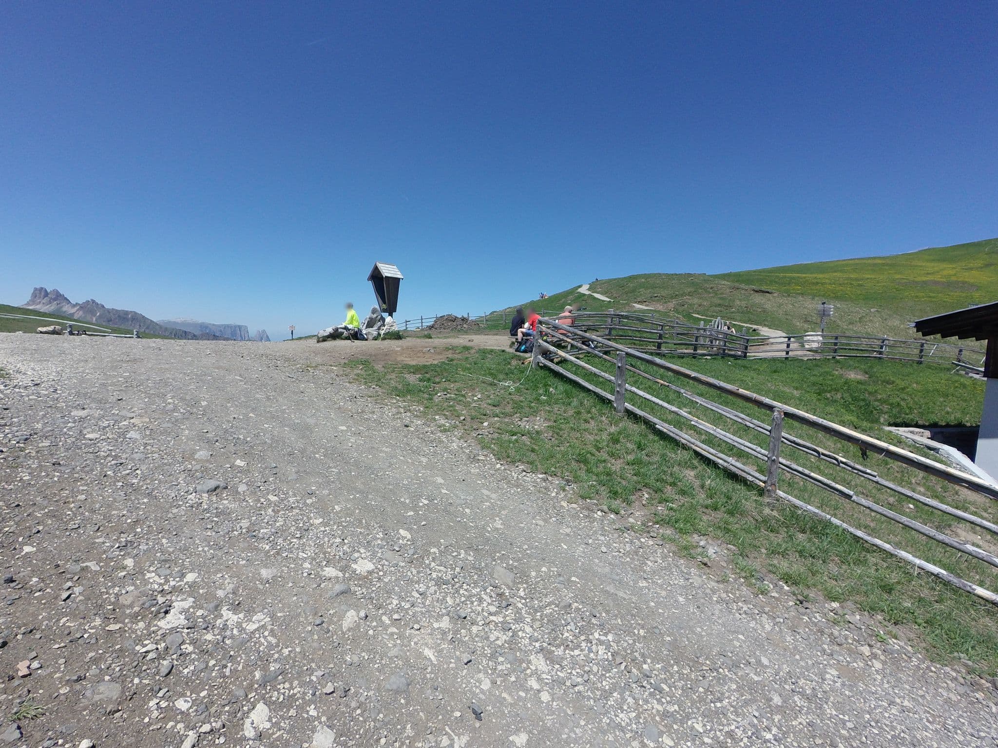 Street view near Plattkofelhütte - Rifugio Sasso Piatto, Canazei