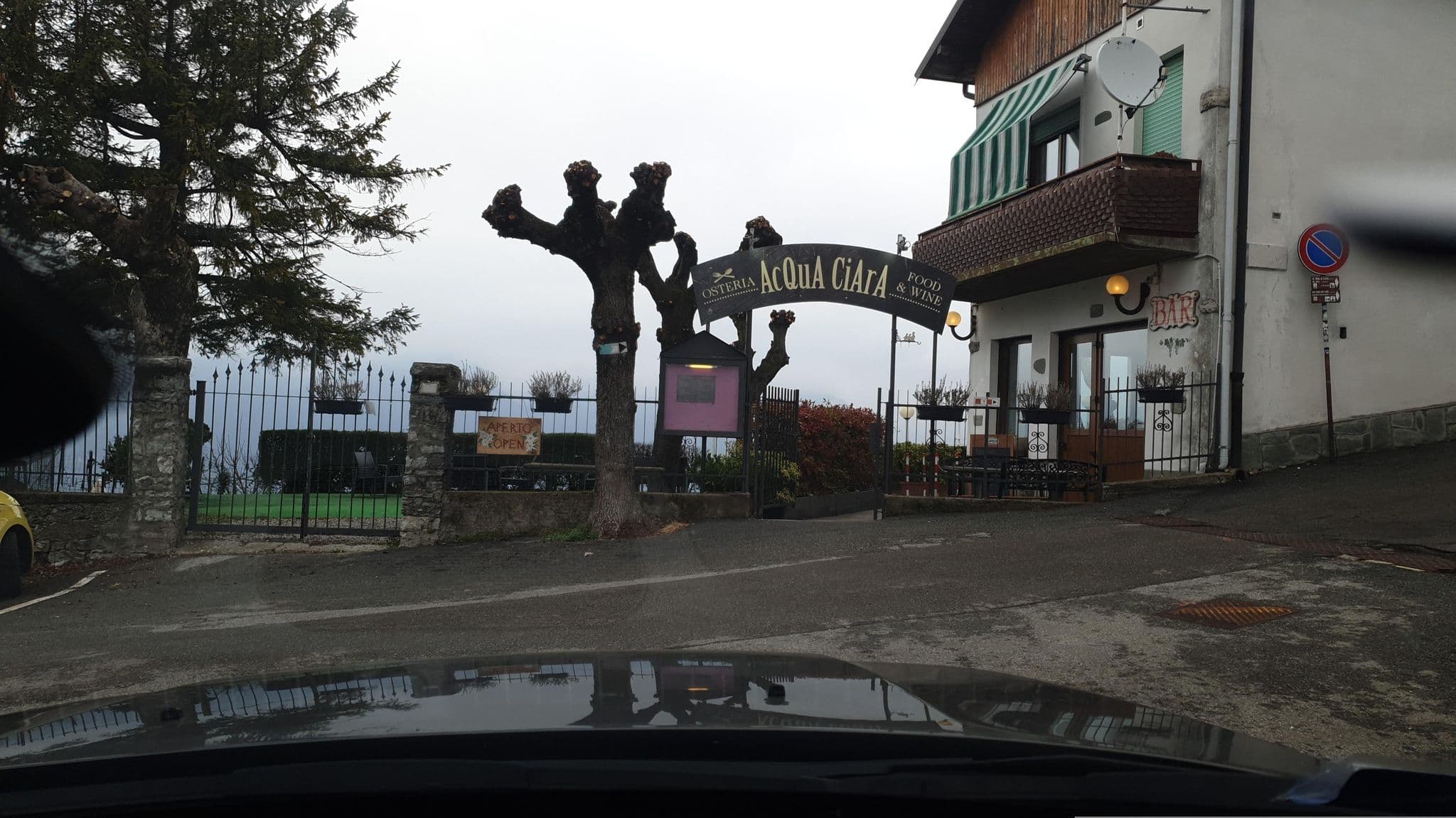 Street view near Hotel Paradiso sul Lago, Brunate — © yannakis (CC BY-SA · Mapillary)