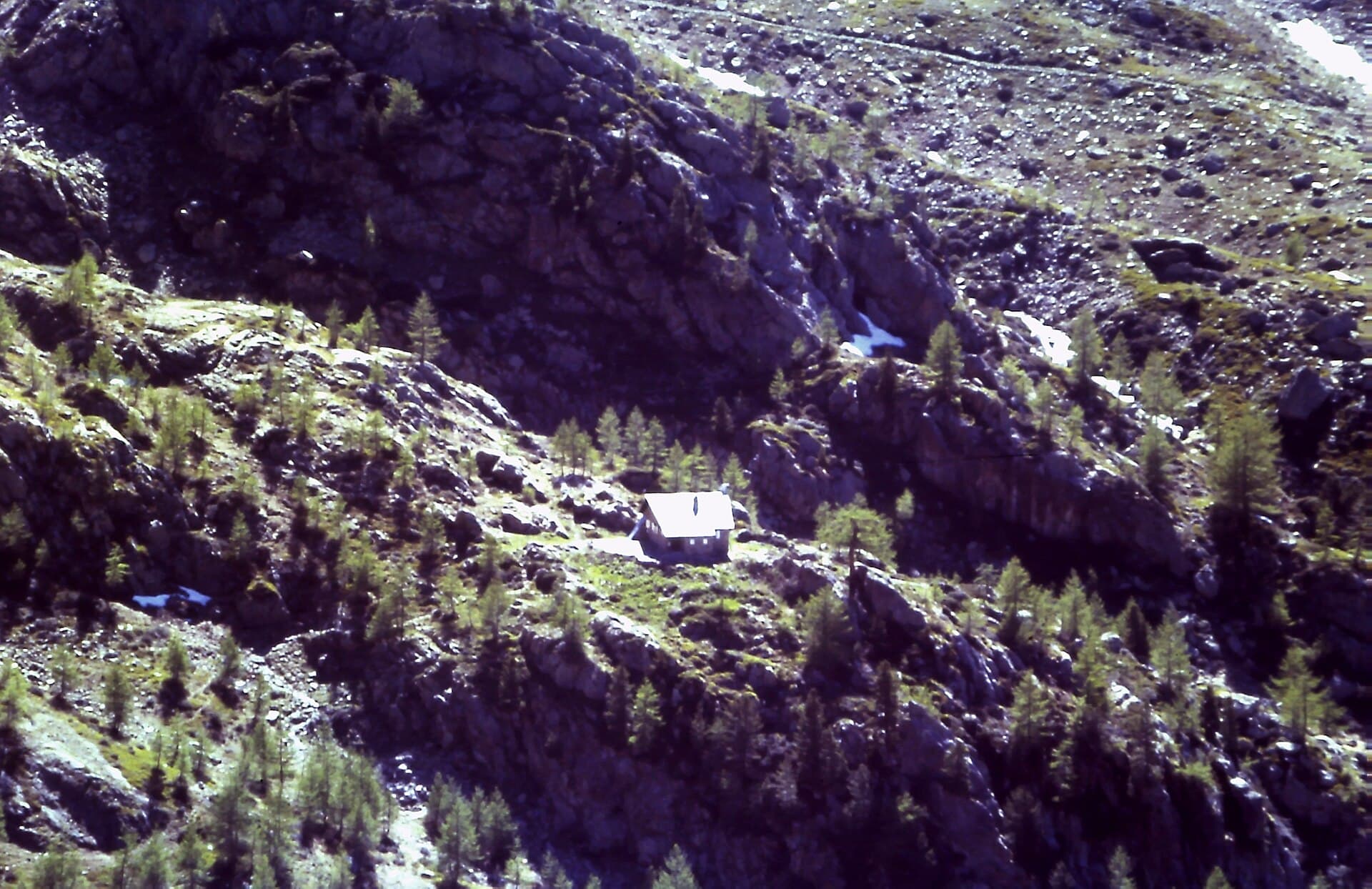 Rifugio Ervedo Zanotti (via Wikimedia Commons, CC BY-SA 4.0)
