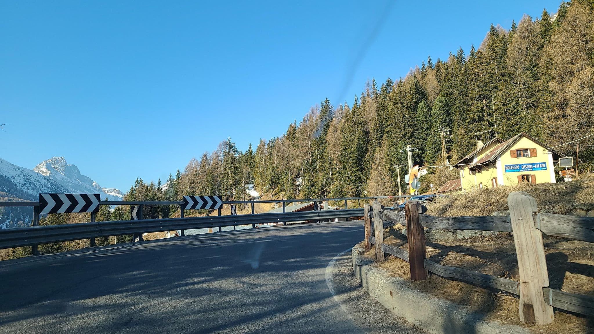 Street view near Li Arnoga, Isolaccia — © chrisbeddow (CC BY-SA · Mapillary)