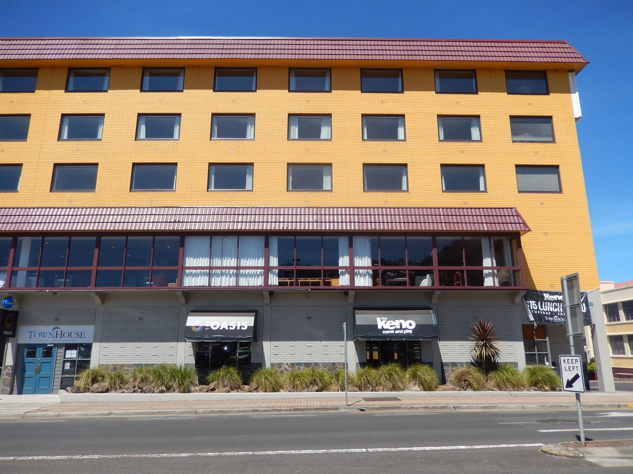 Street view near Burnie Central TownHouse Hotel, Burnie — © bdhurkett (CC BY-SA · Mapillary)