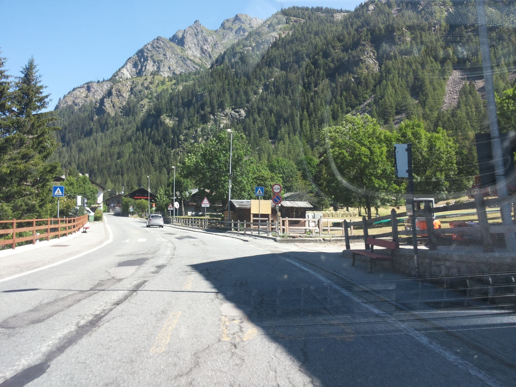 Street view near Hotel Flora Alpina, Ayas