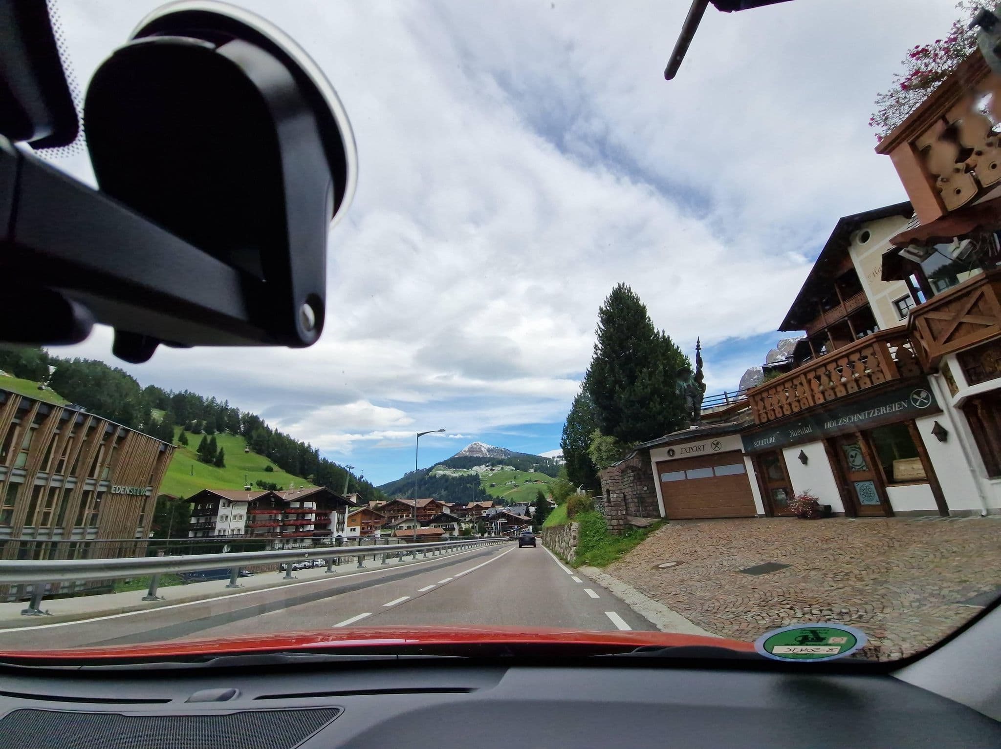 Street view near Matiè, Selva