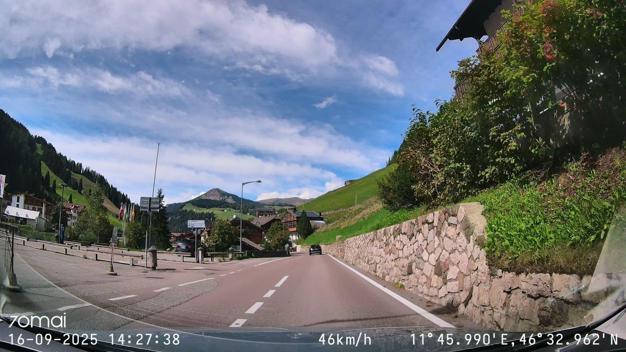 Street view near Pralong, Selva