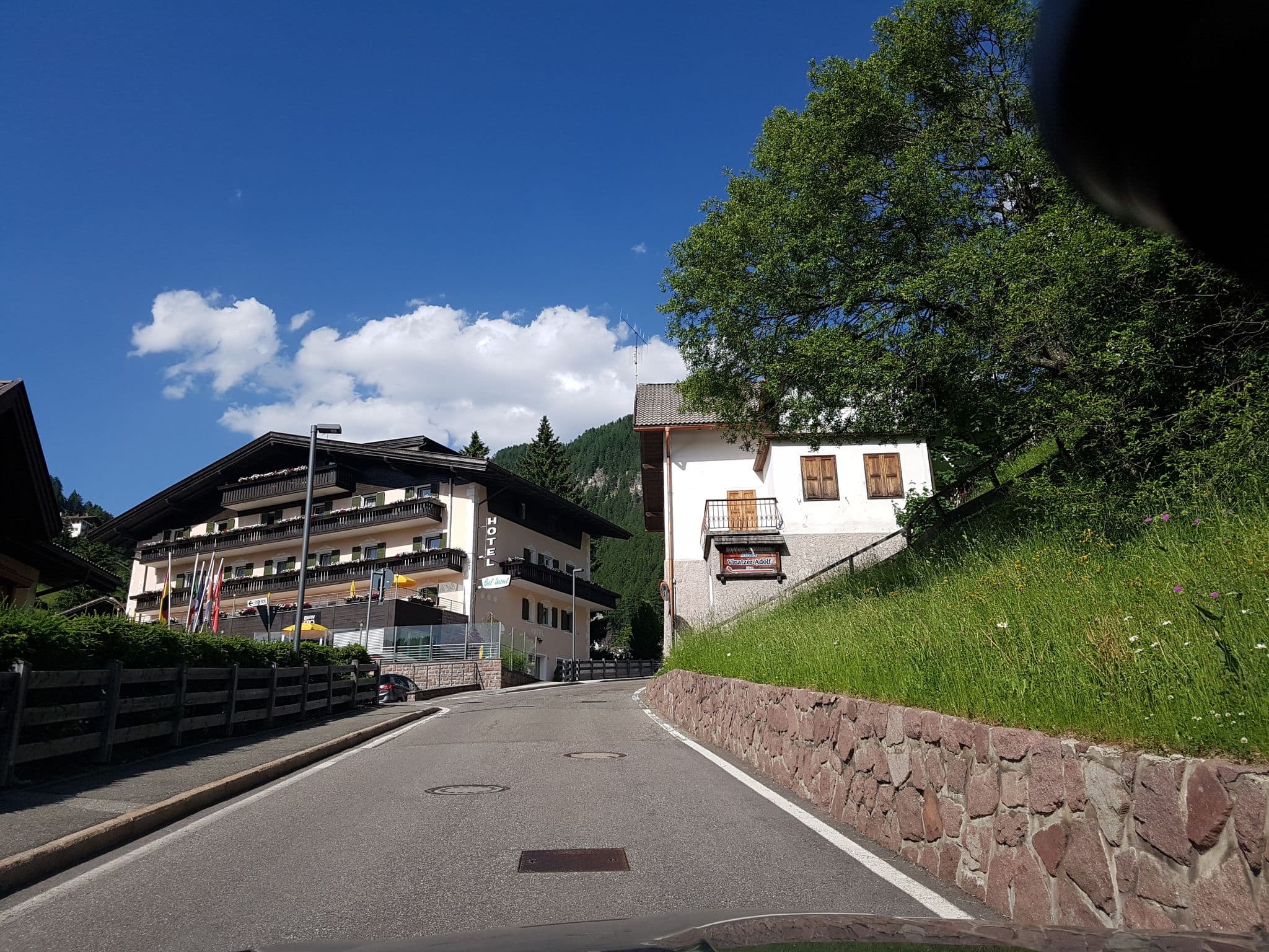 Street view near La Pluma, Santa Cristina Valgardena — © dsmm (CC BY-SA · Mapillary)